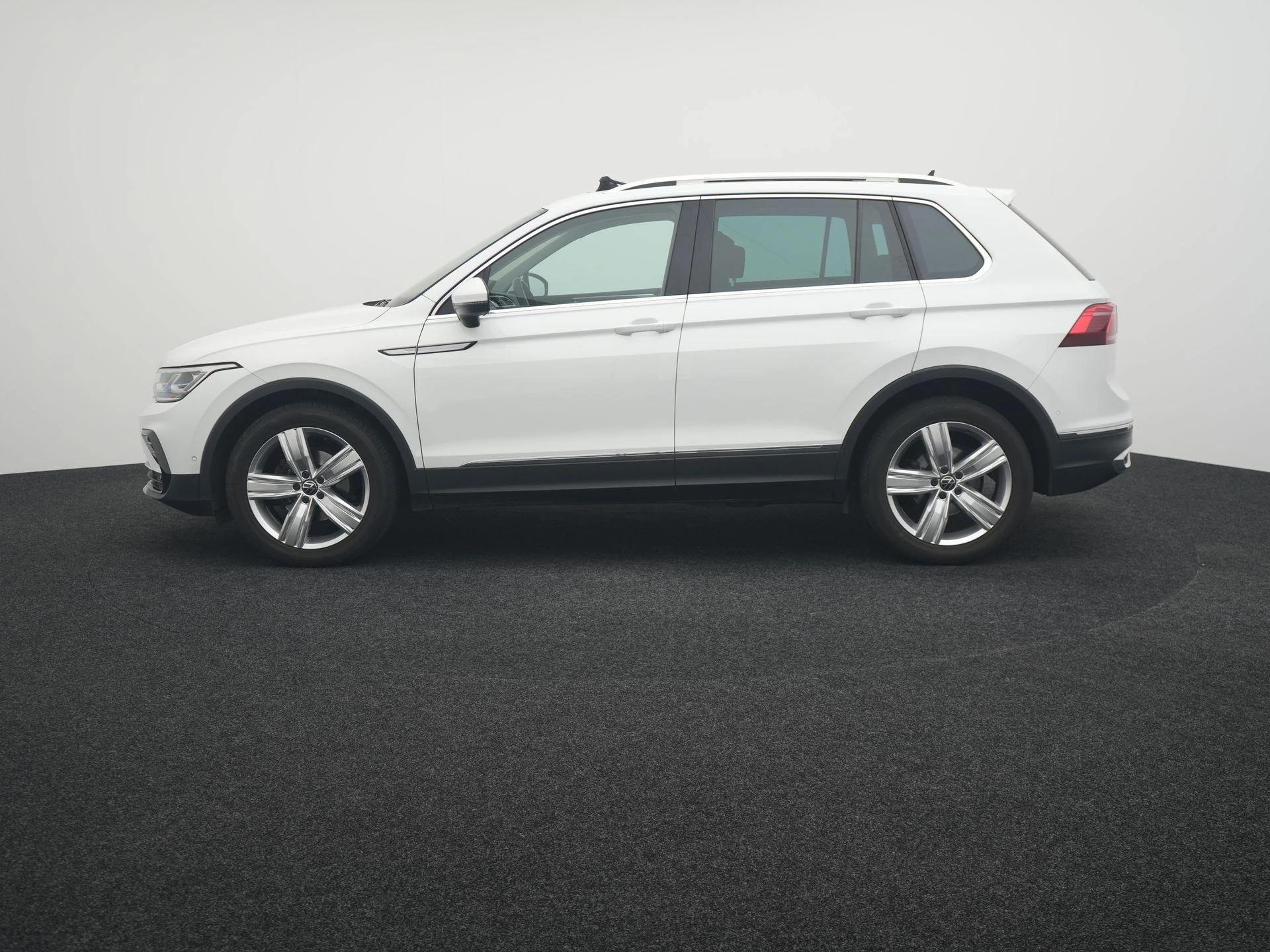Volkswagen-Tiguan-image-3