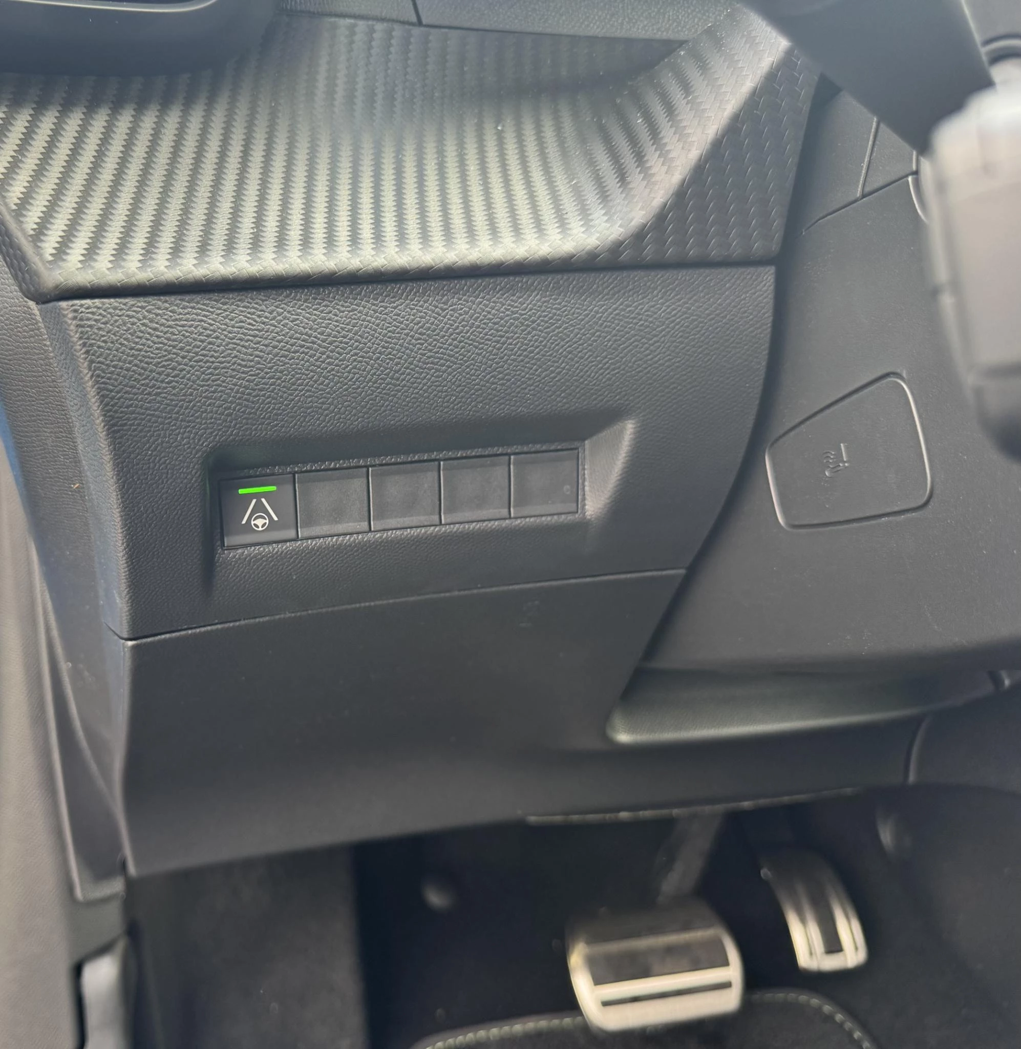 Peugeot-208-image-13