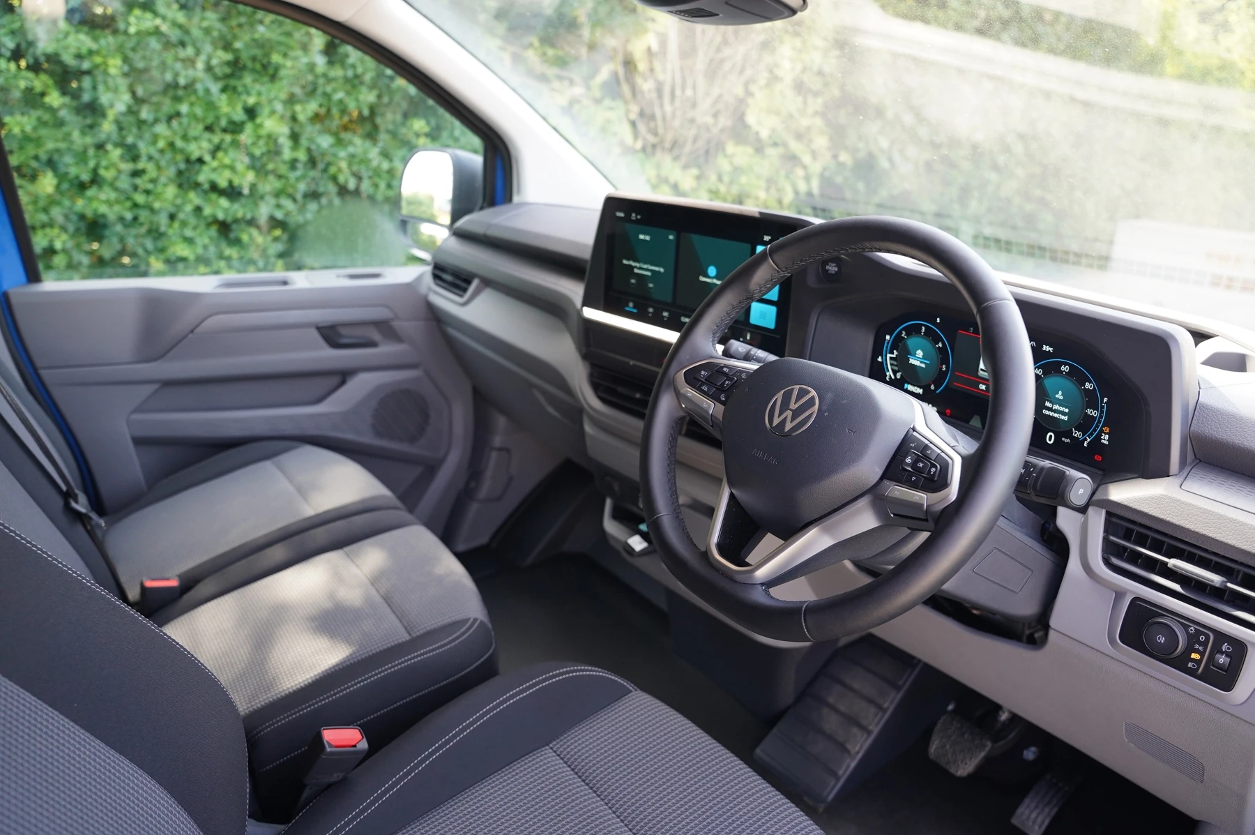 Volkswagen-Transporter-image-5