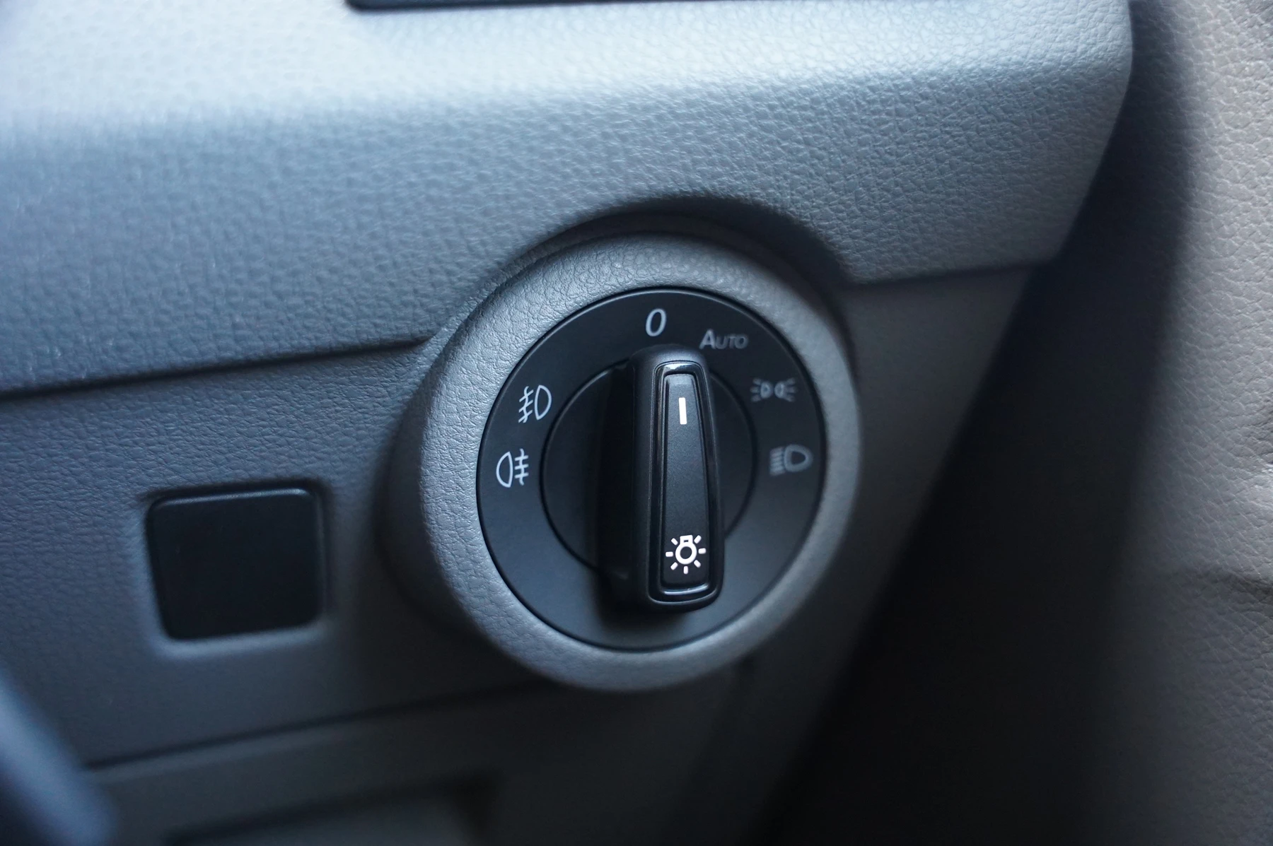 Volkswagen-Transporter-image-17