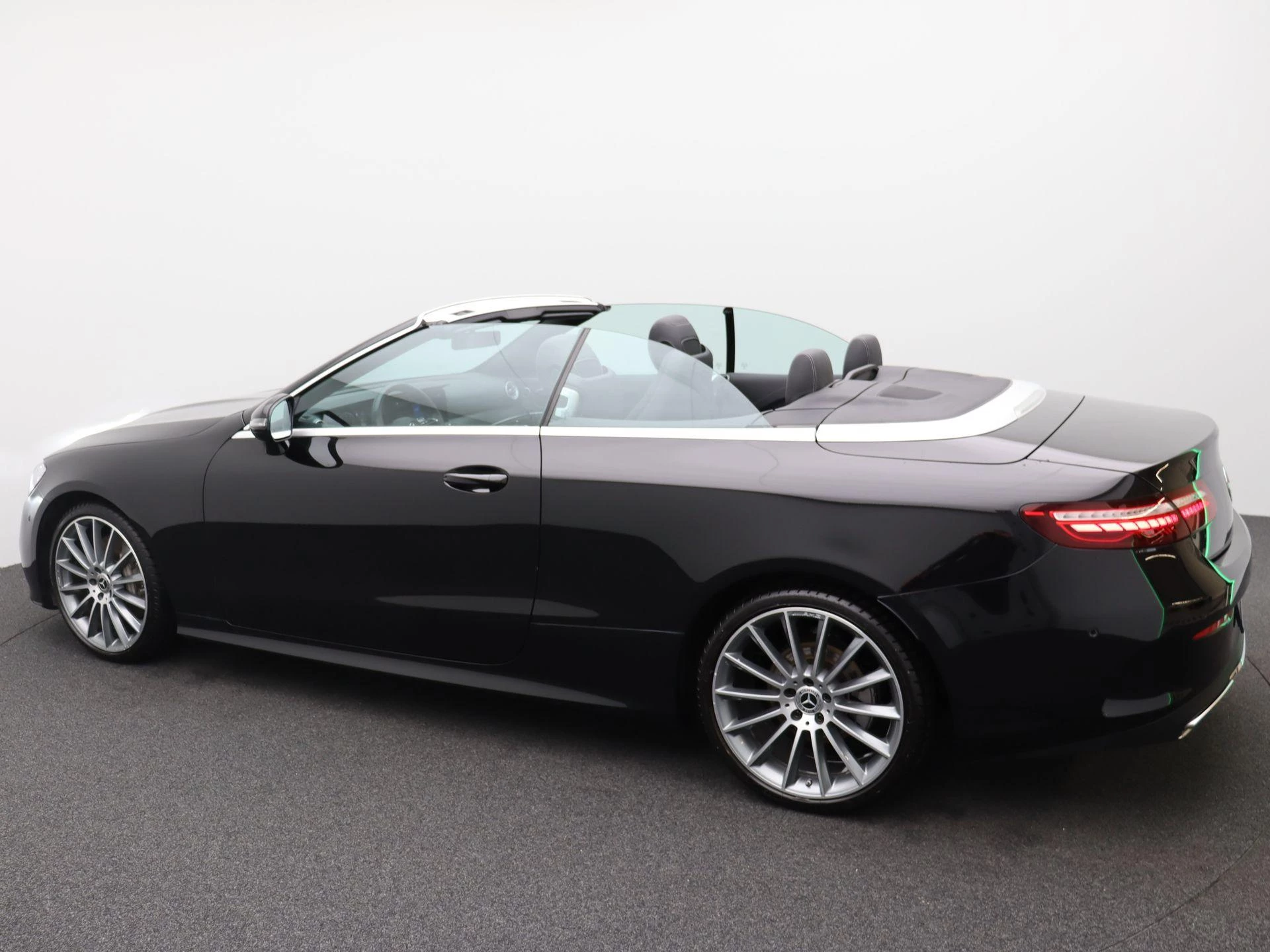 Mercedes-Benz E-Klasse 300 AMG Line Cabrio + AIR BODY CONTROL + LED + CAMERA +