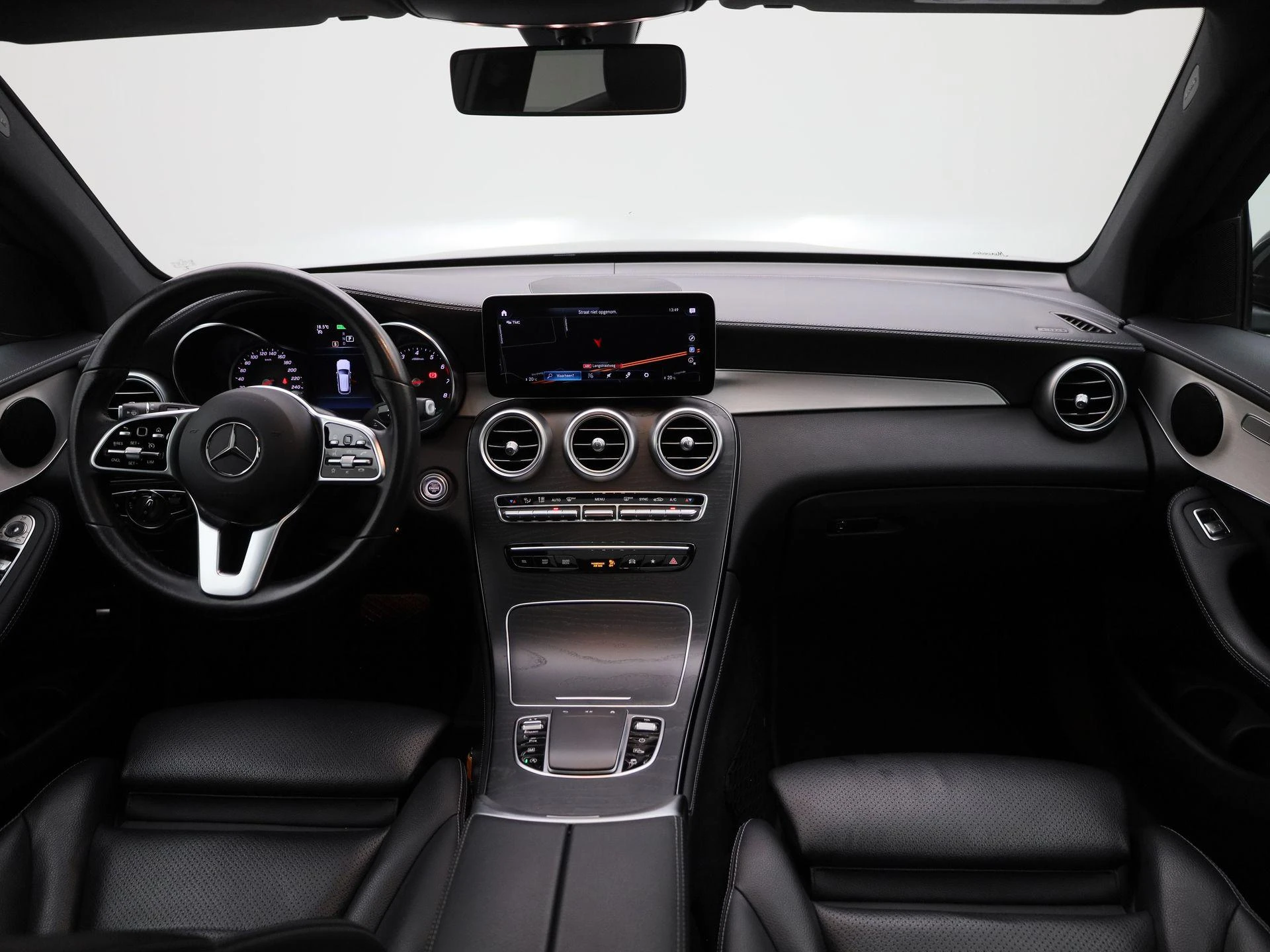 Mercedes-Benz-GLC-image-39