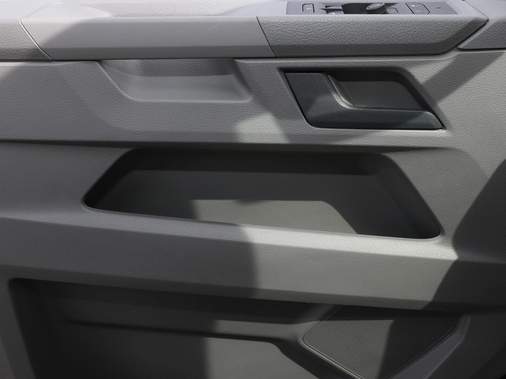 Volkswagen-Transporter-image-15