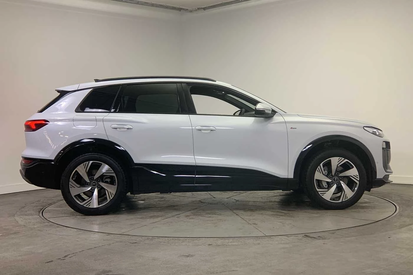 Audi-Q6 e-tron-image-3