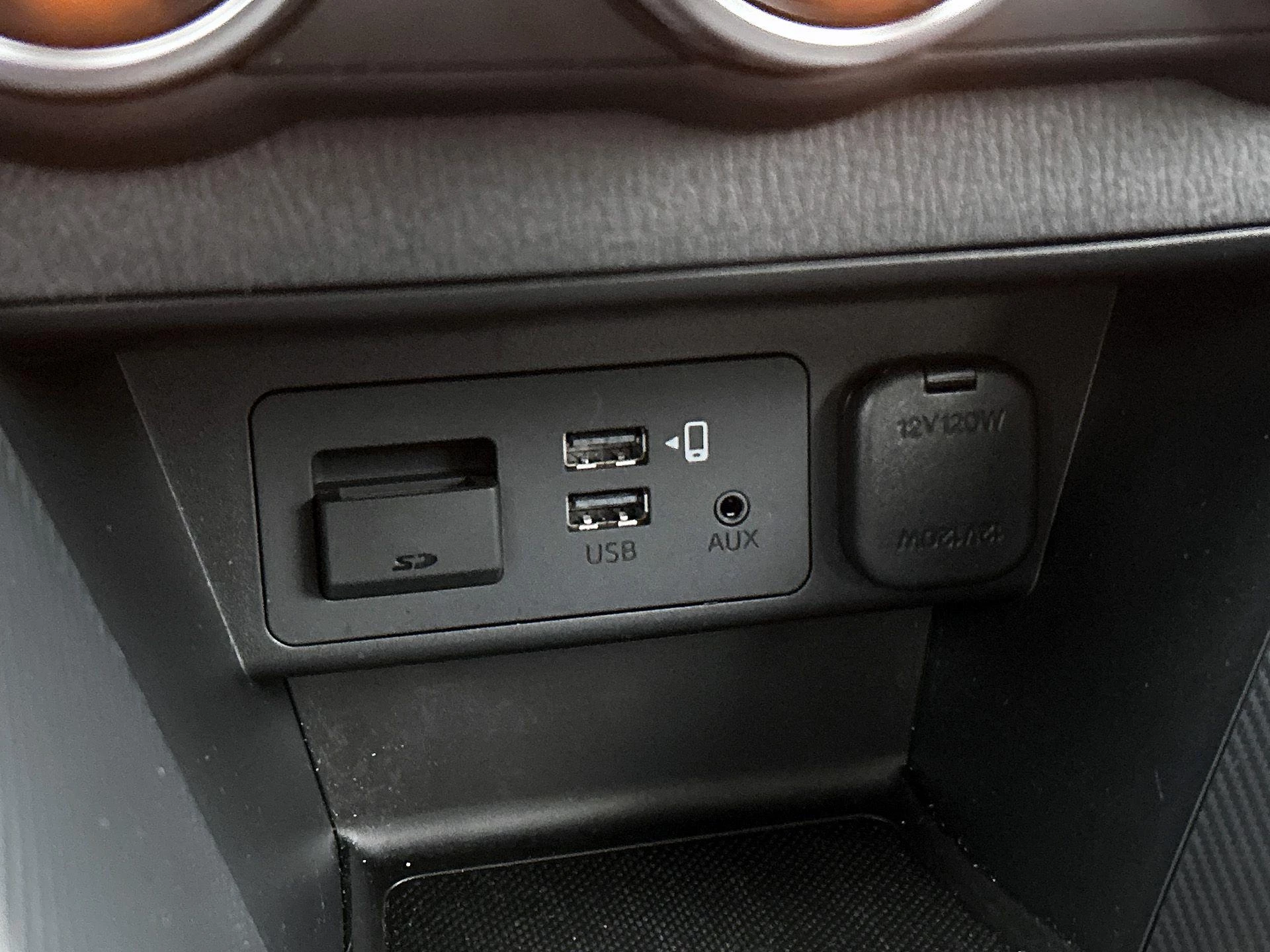 Mazda-2-image-40