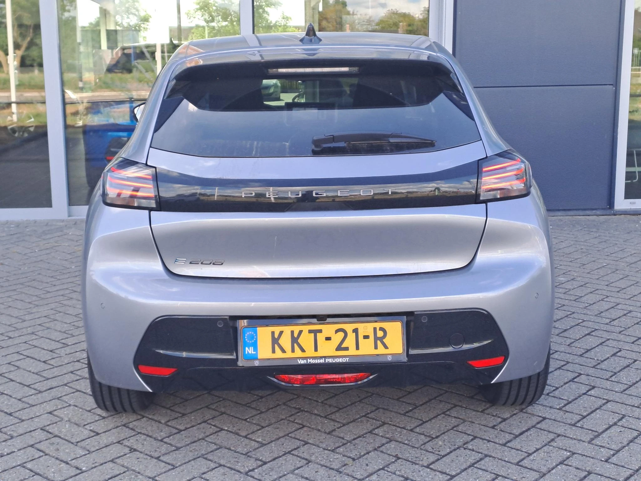 Peugeot-e-208-image-7