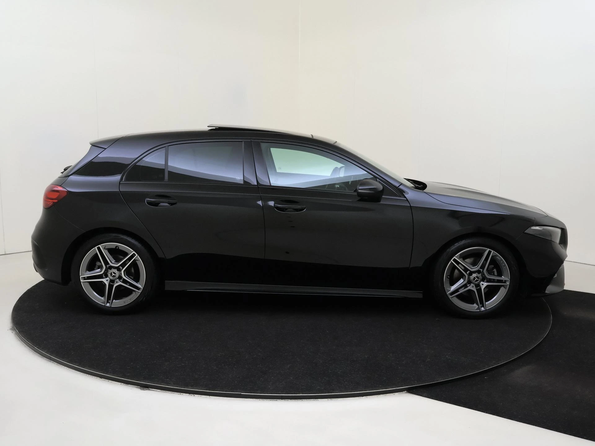 Mercedes-Benz-A-Klasse-image-9