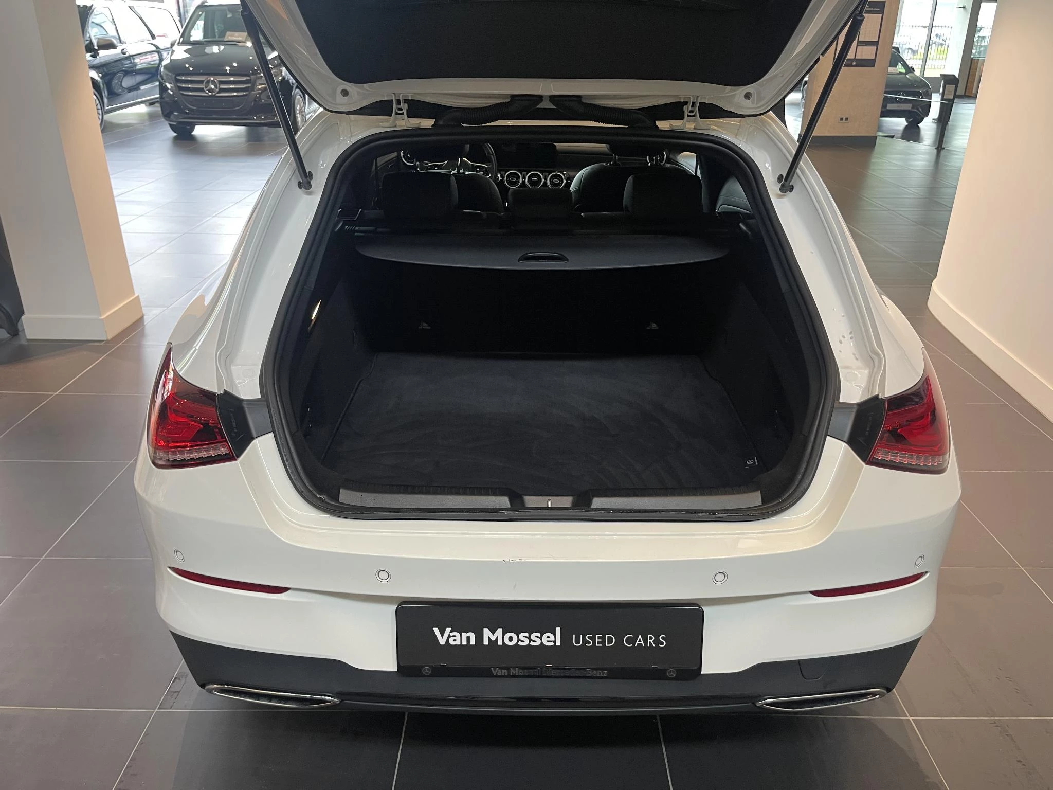 Mercedes-Benz-CLA-image-8