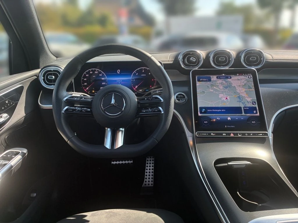 Mercedes-Benz-GLC 220 d-image-11