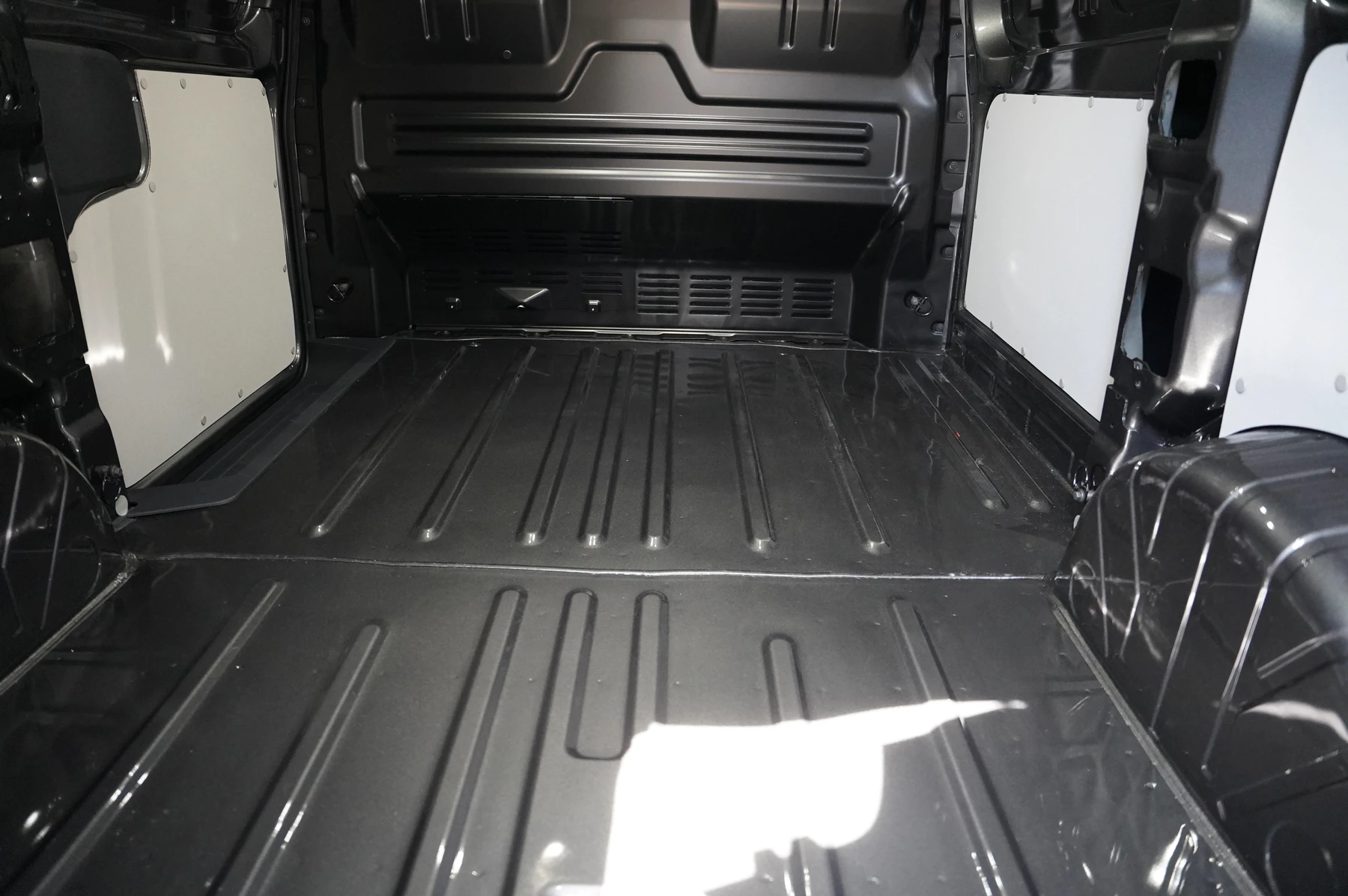 Volkswagen-Transporter-image-27