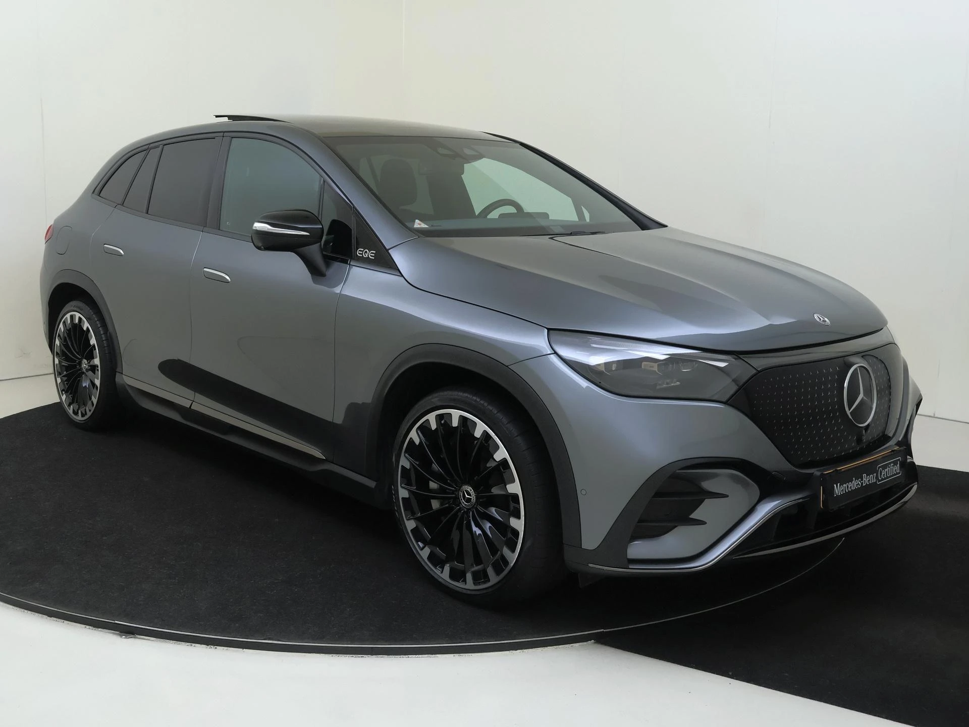 Mercedes-Benz-EQE-image-1