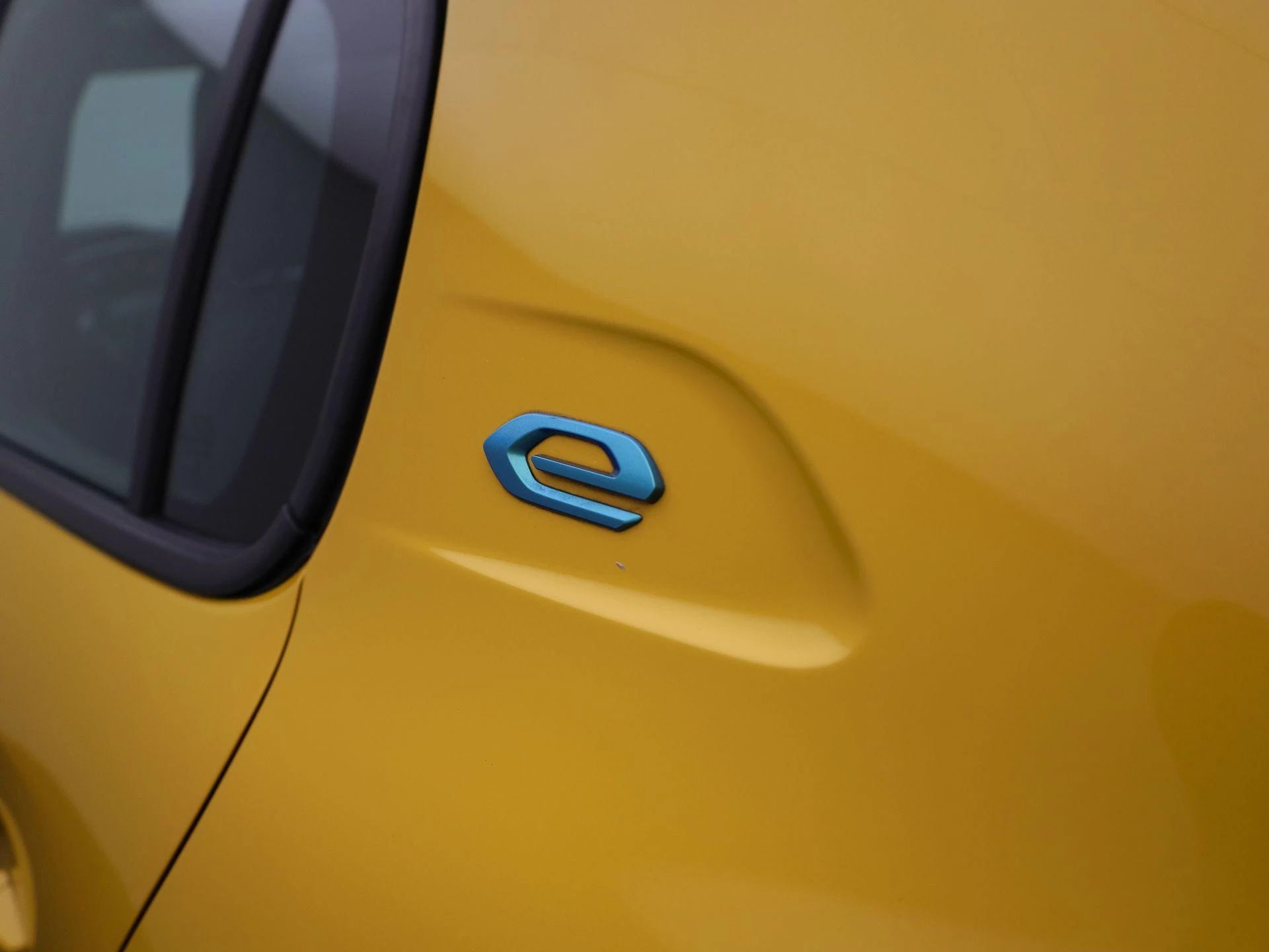 Peugeot-e-208-image-32
