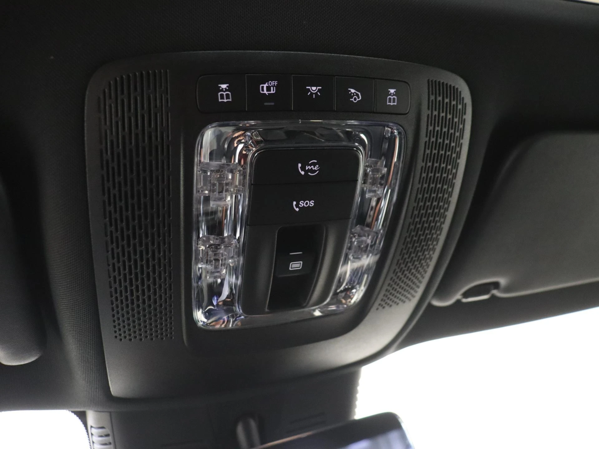 Mercedes-Benz-EQB-image-22