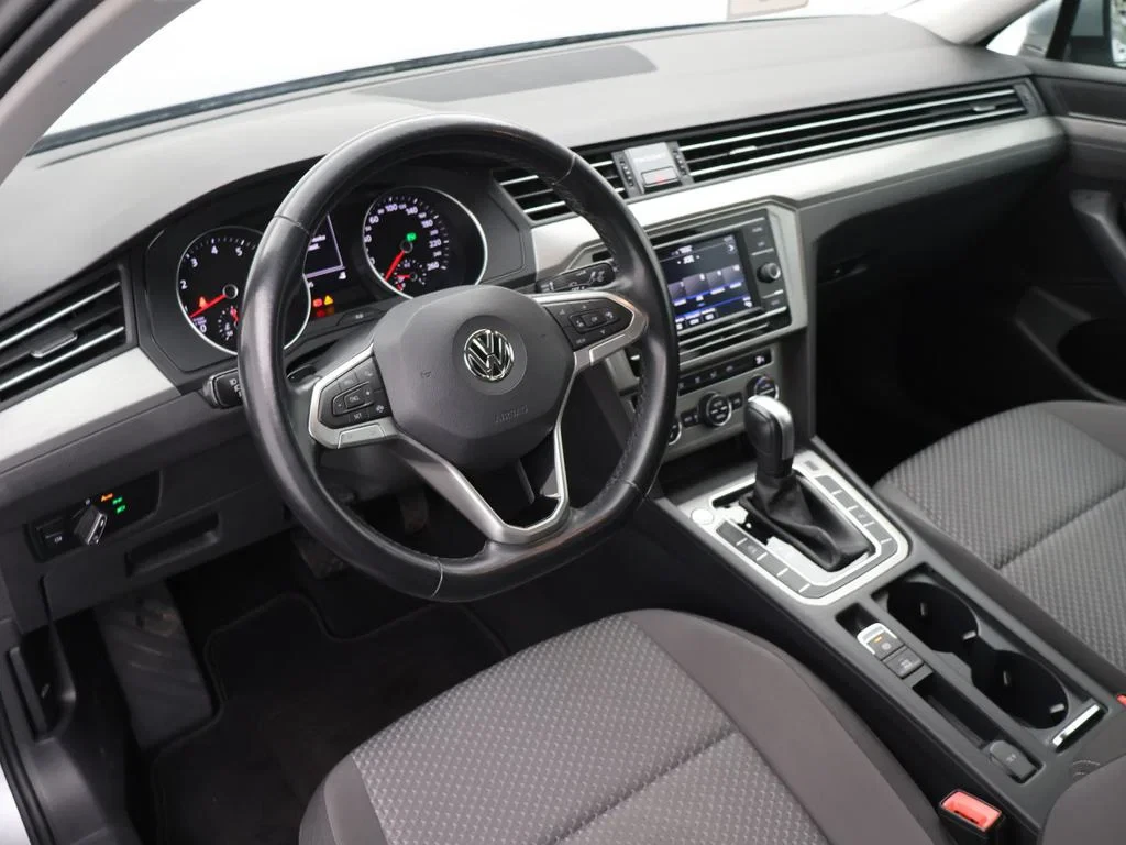 Volkswagen-Passat-image-17