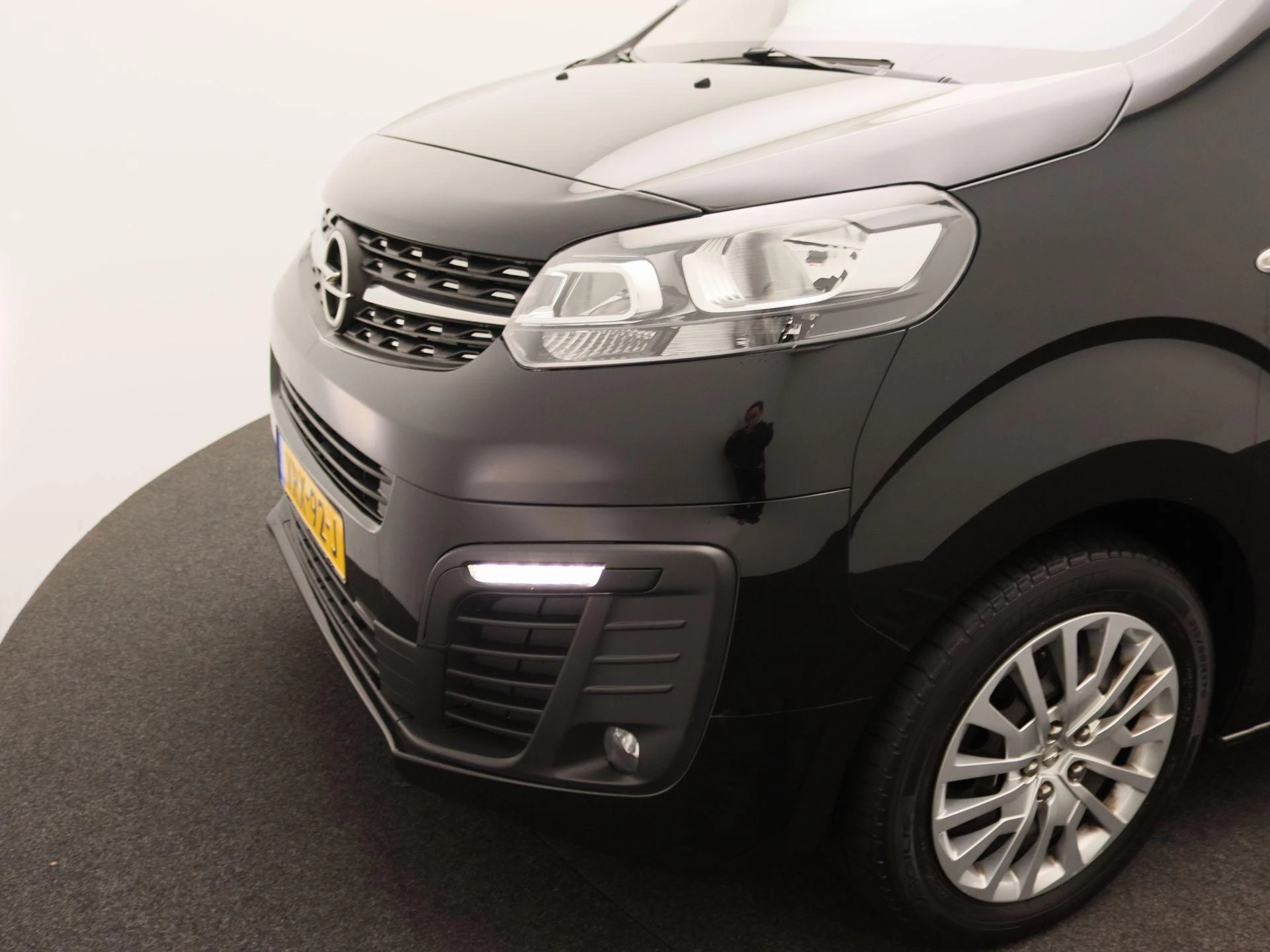 Opel-Vivaro-image-12