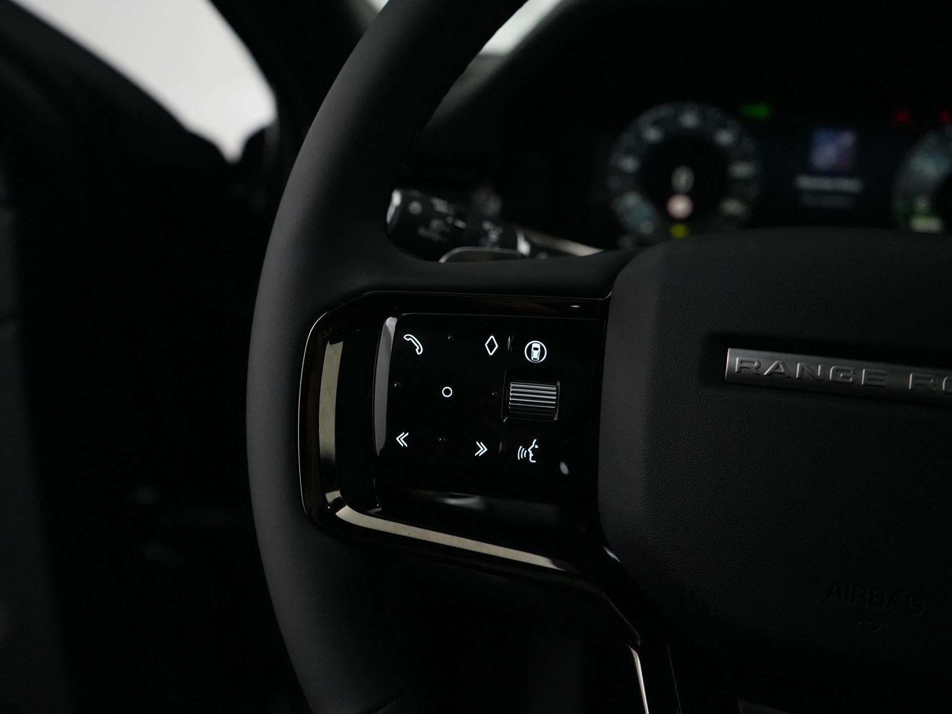 Land Rover-Range Rover Evoque-image-15