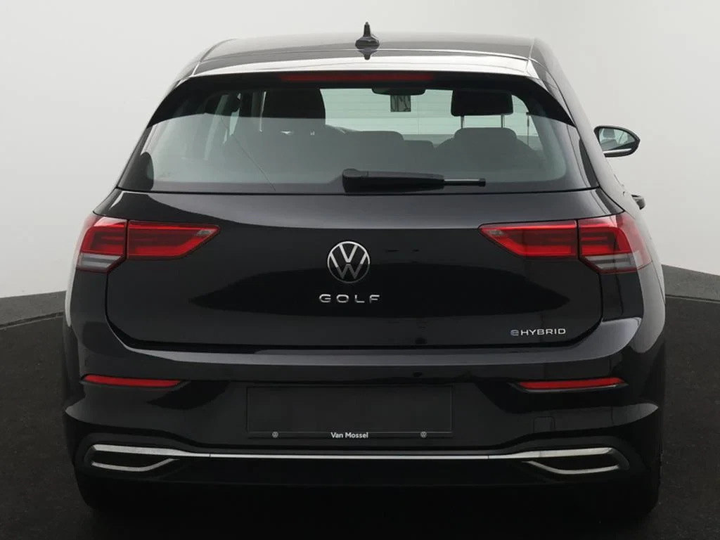 Volkswagen-Golf-image-3