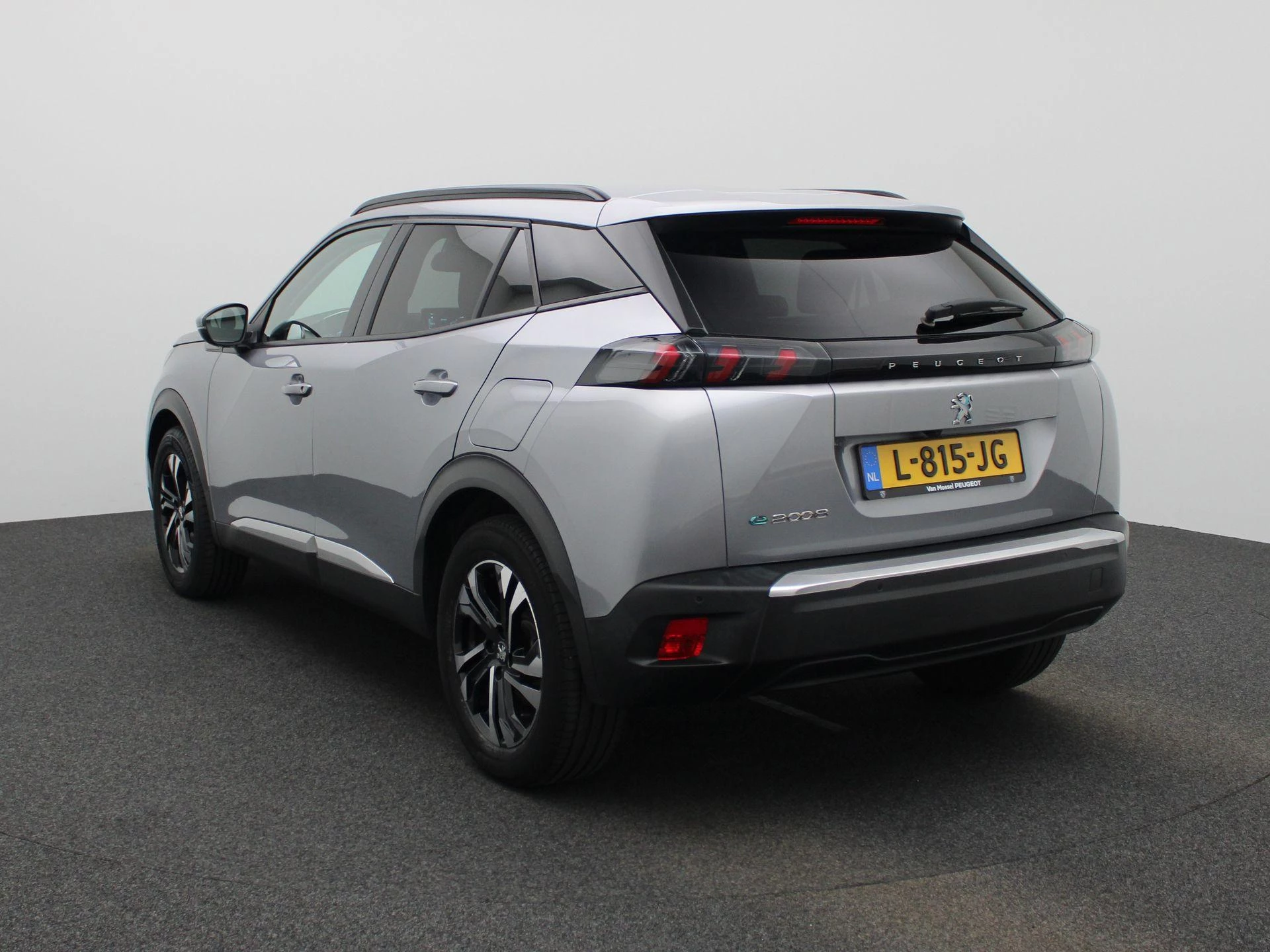 Peugeot-e-2008-image-2