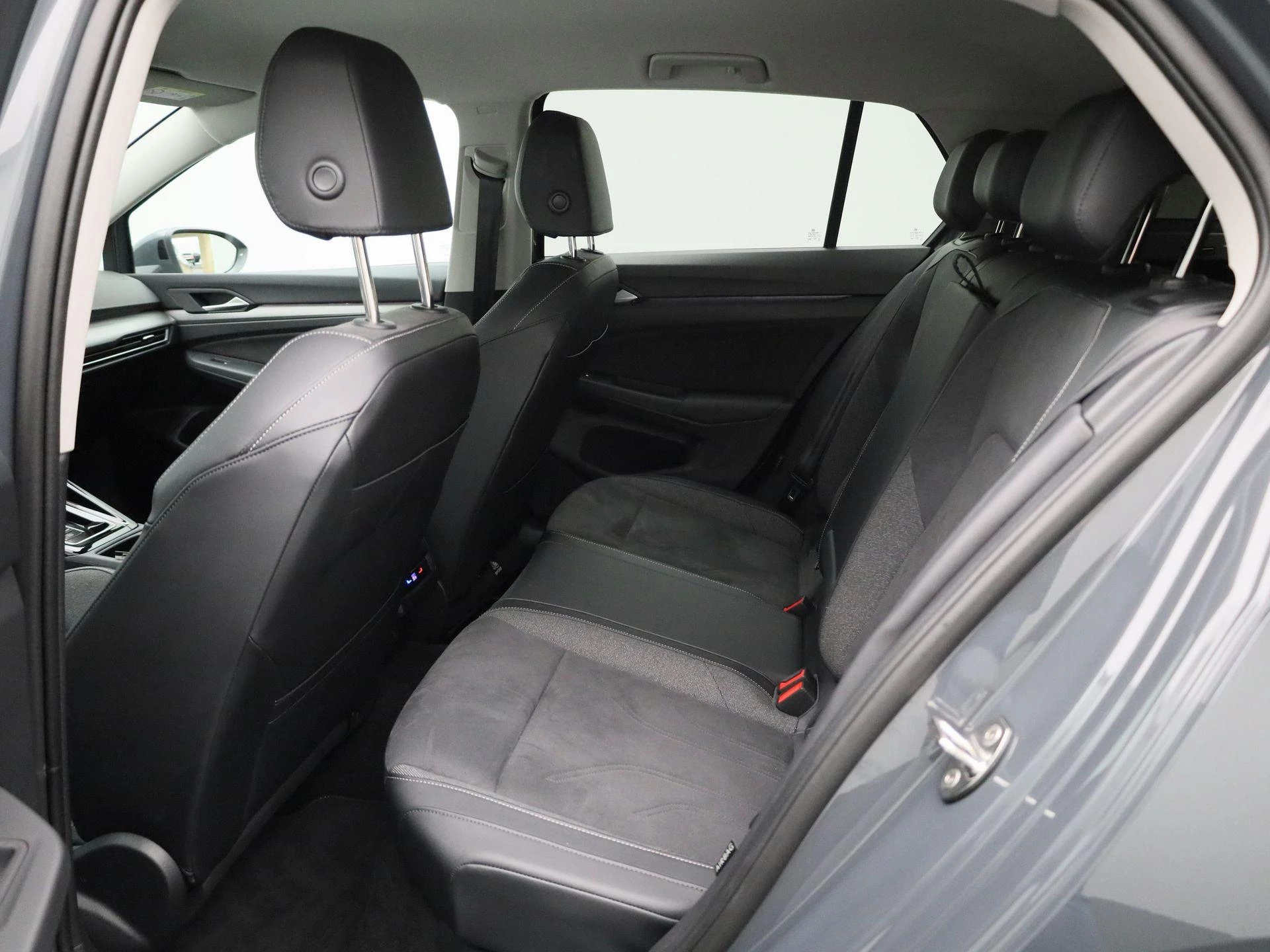 Volkswagen-Golf-image-9