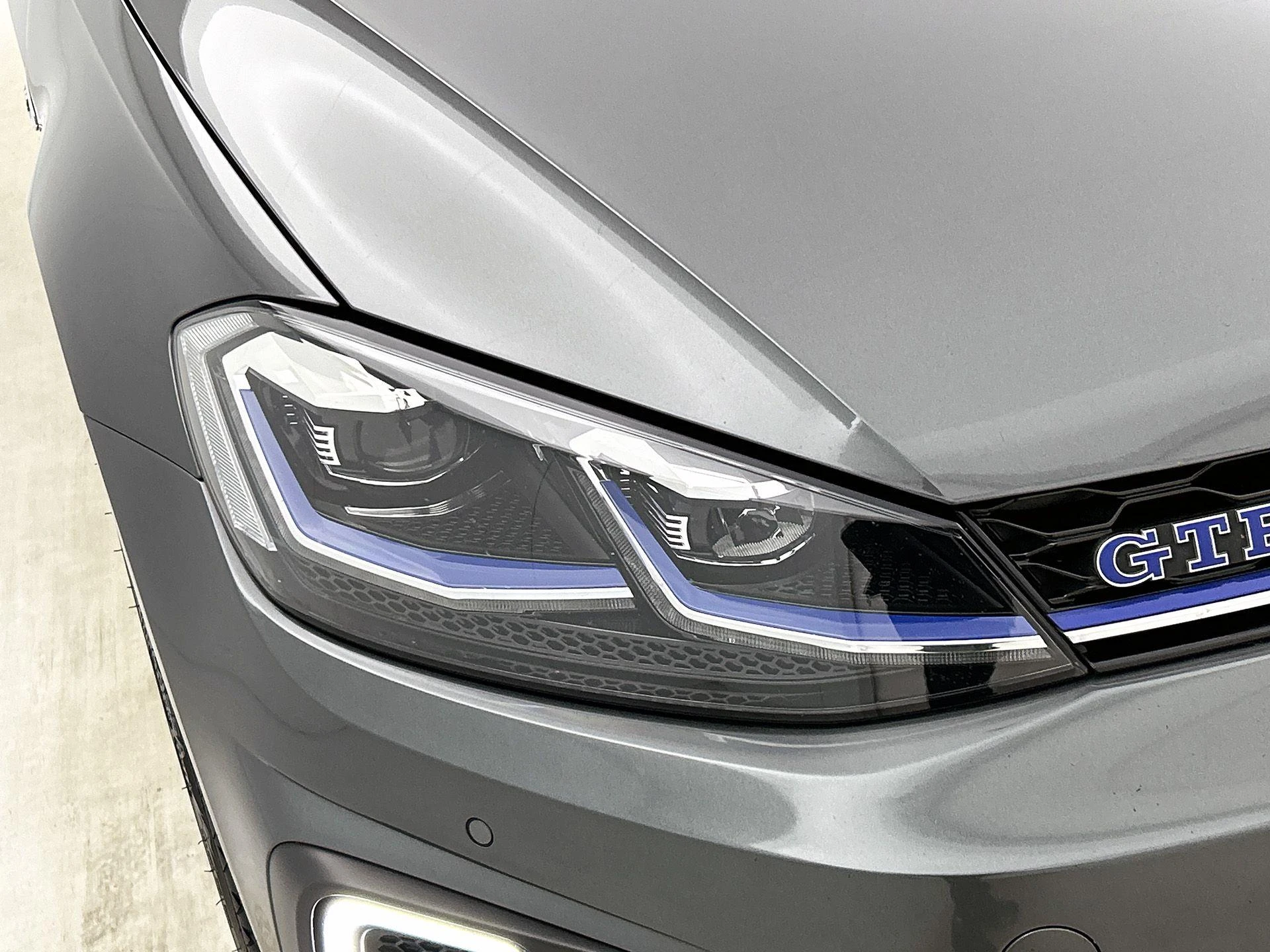 Volkswagen-Golf-image-13
