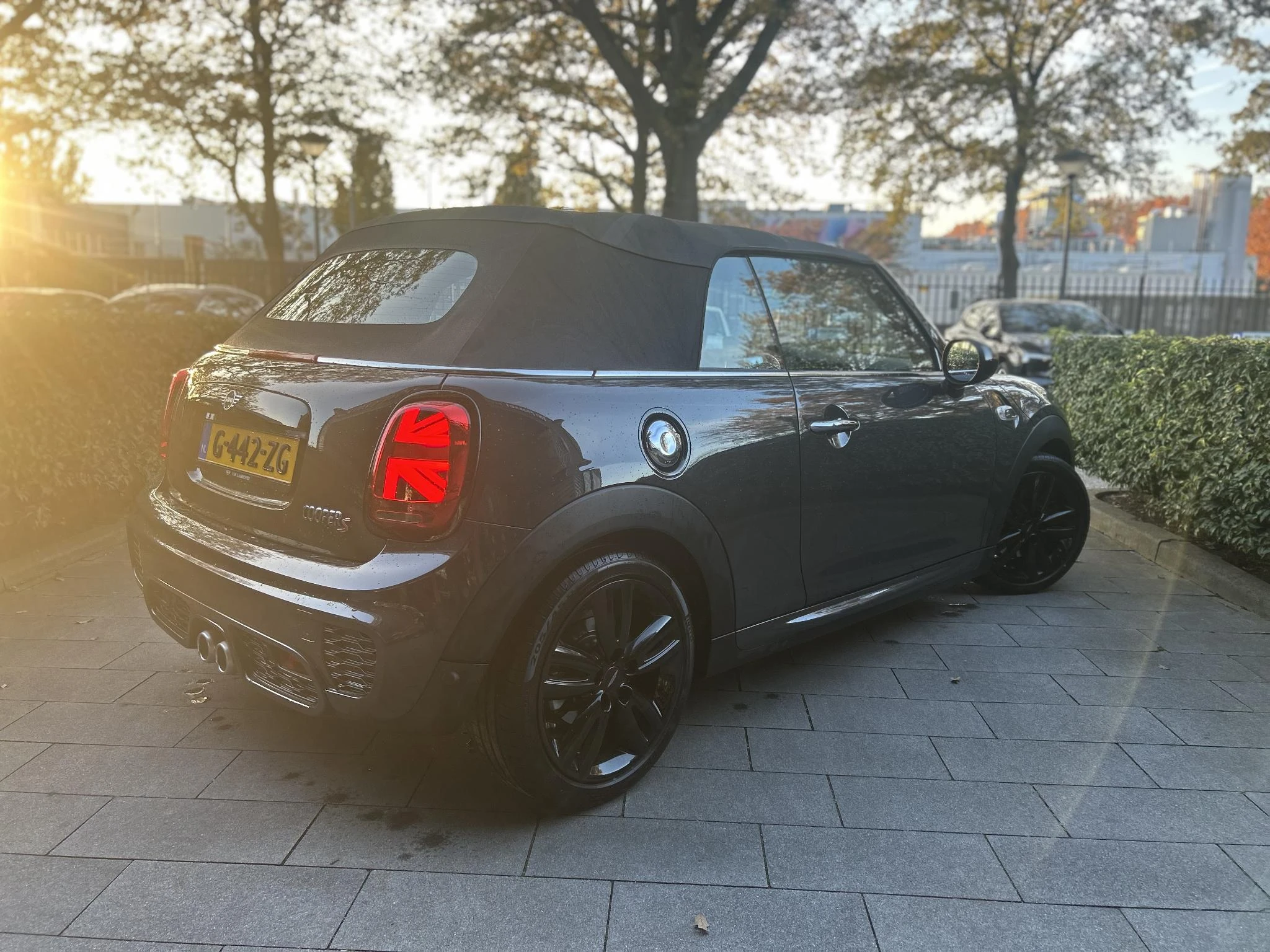 MINI-Cooper S Cabrio-image-5