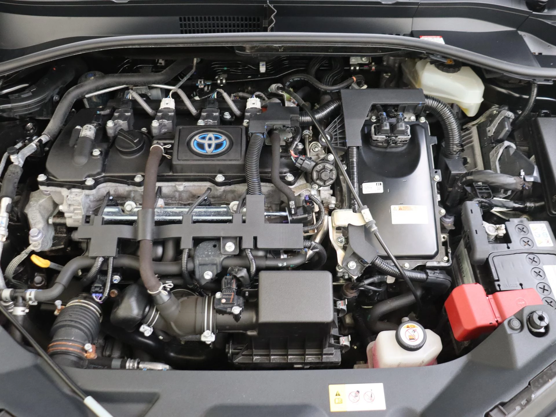 Toyota-C-HR-image-10