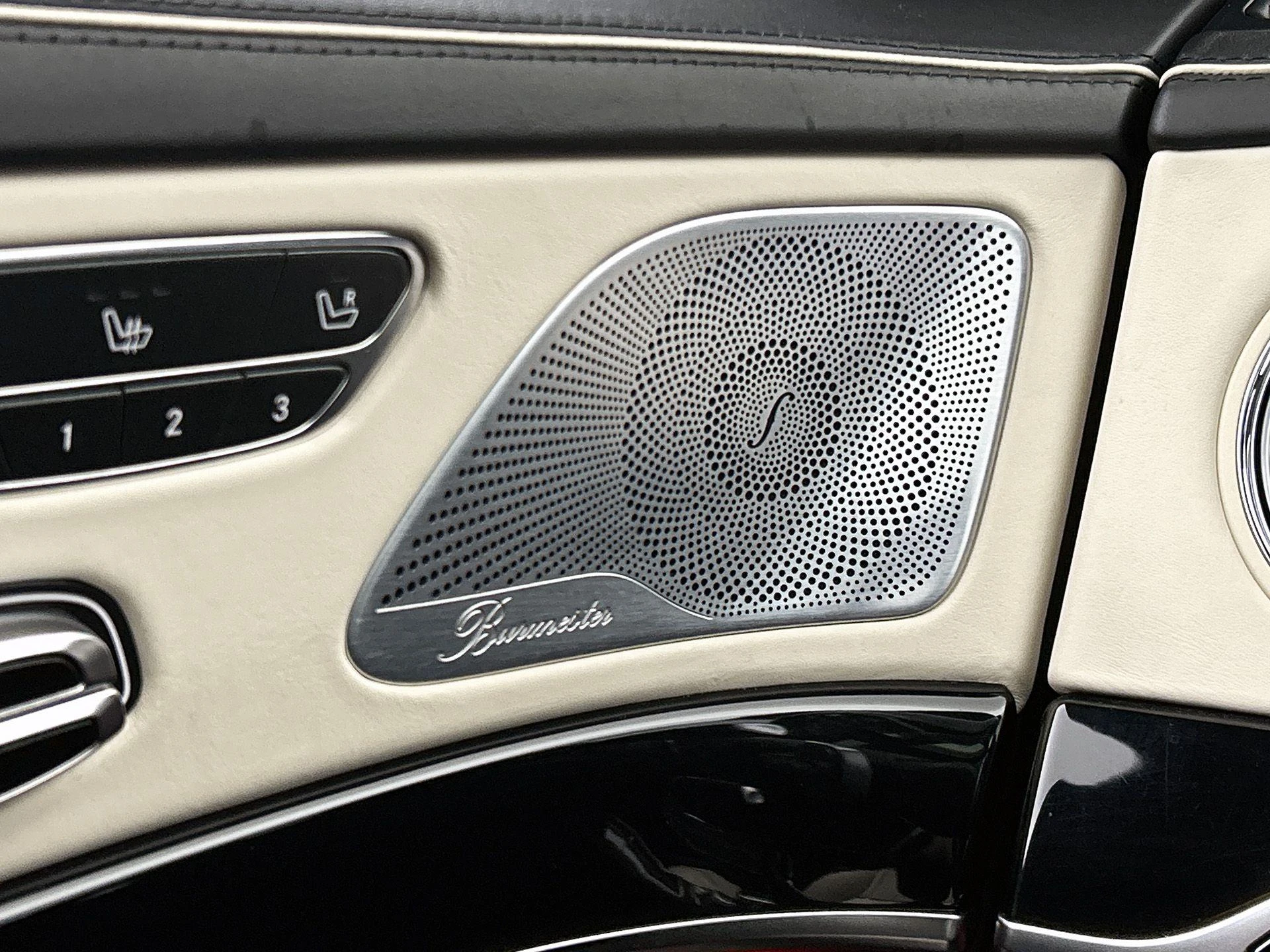 Mercedes-Benz-S-Klasse-image-14