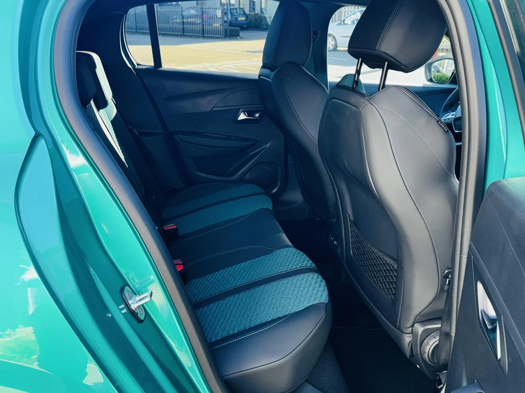Peugeot-208-image-27