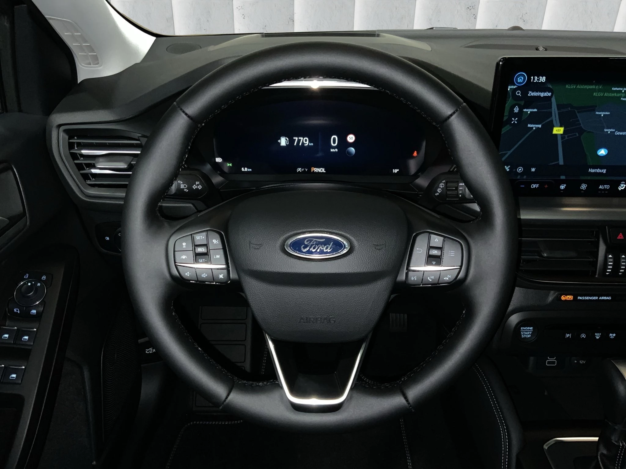 Ford Focus Titanium X Lim. 1.0 EcoBoost Hybrid 114kW(155PS) Aut. Panor.-Dach