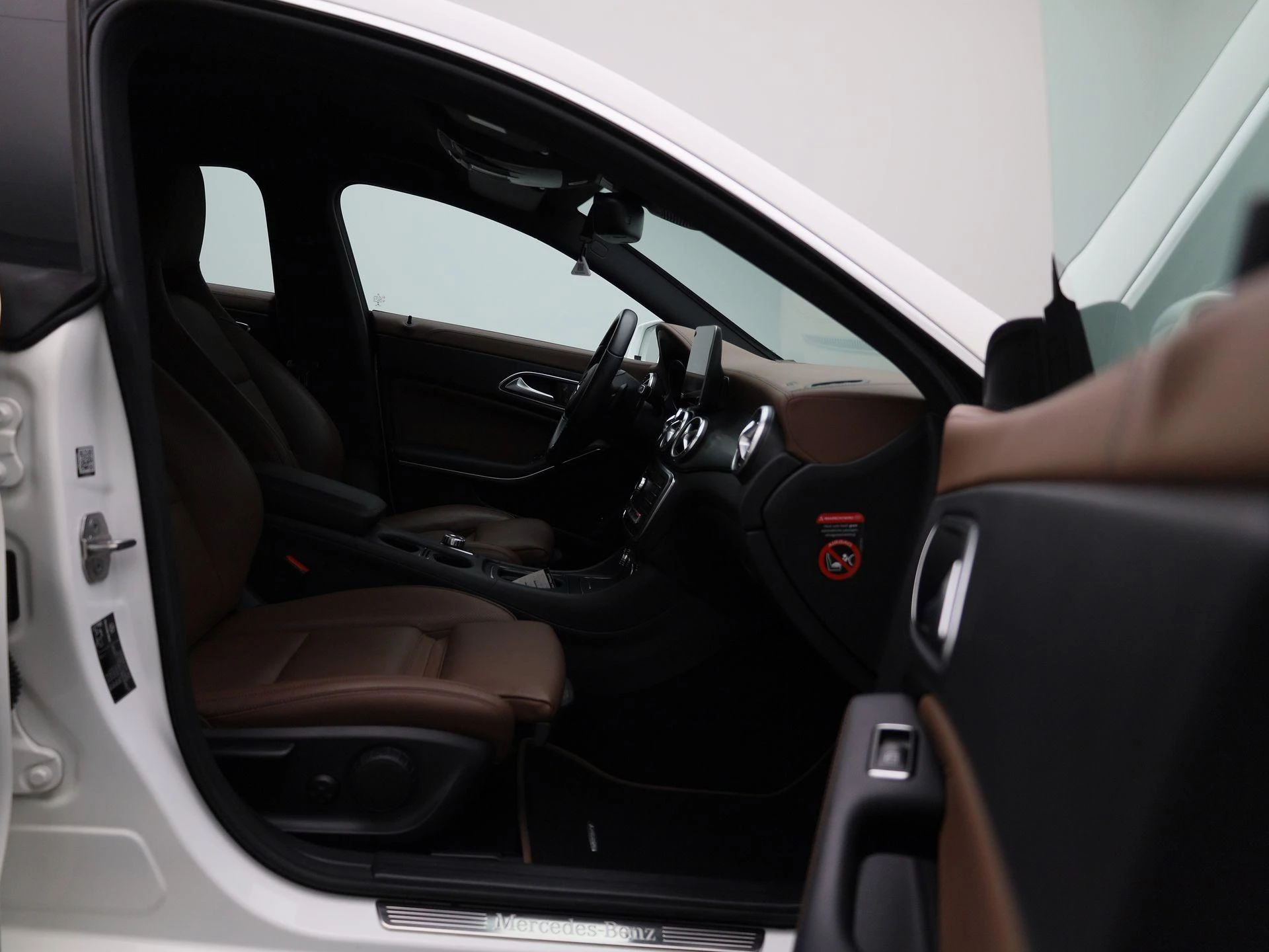 Mercedes-Benz-CLA-image-36