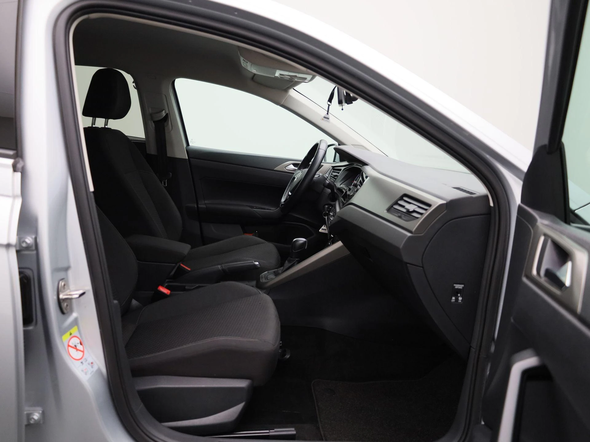 Volkswagen-Polo-image-32