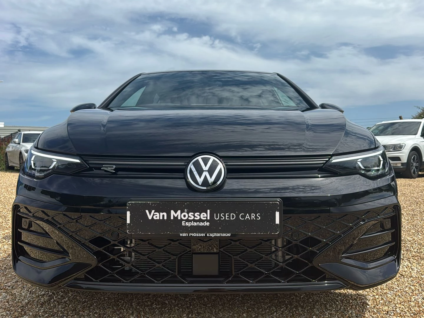 Volkswagen-Golf-image-4