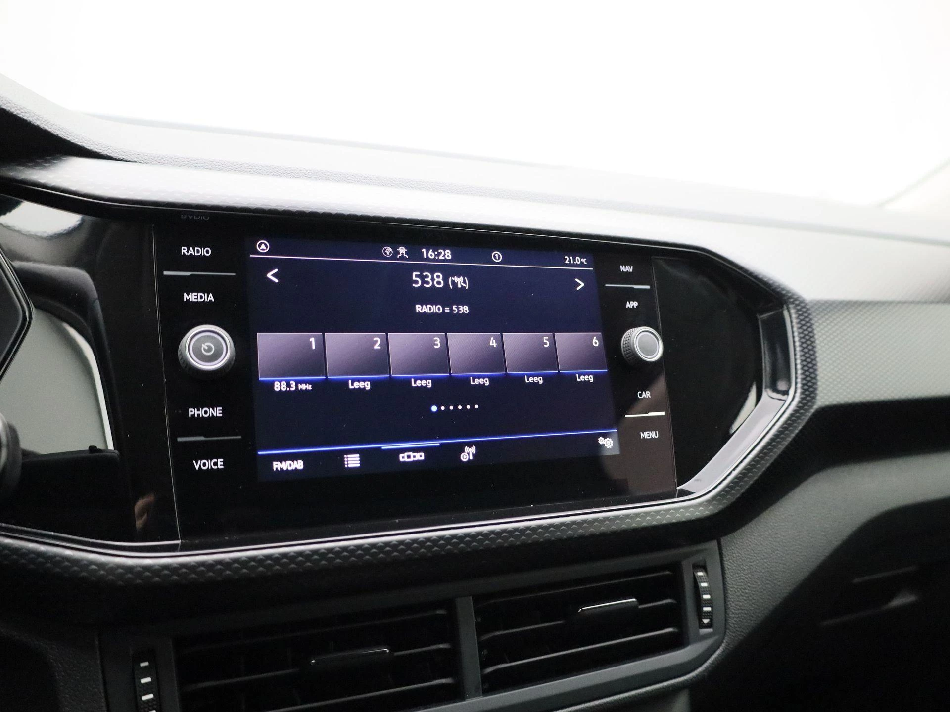 Volkswagen-T-Cross-image-13