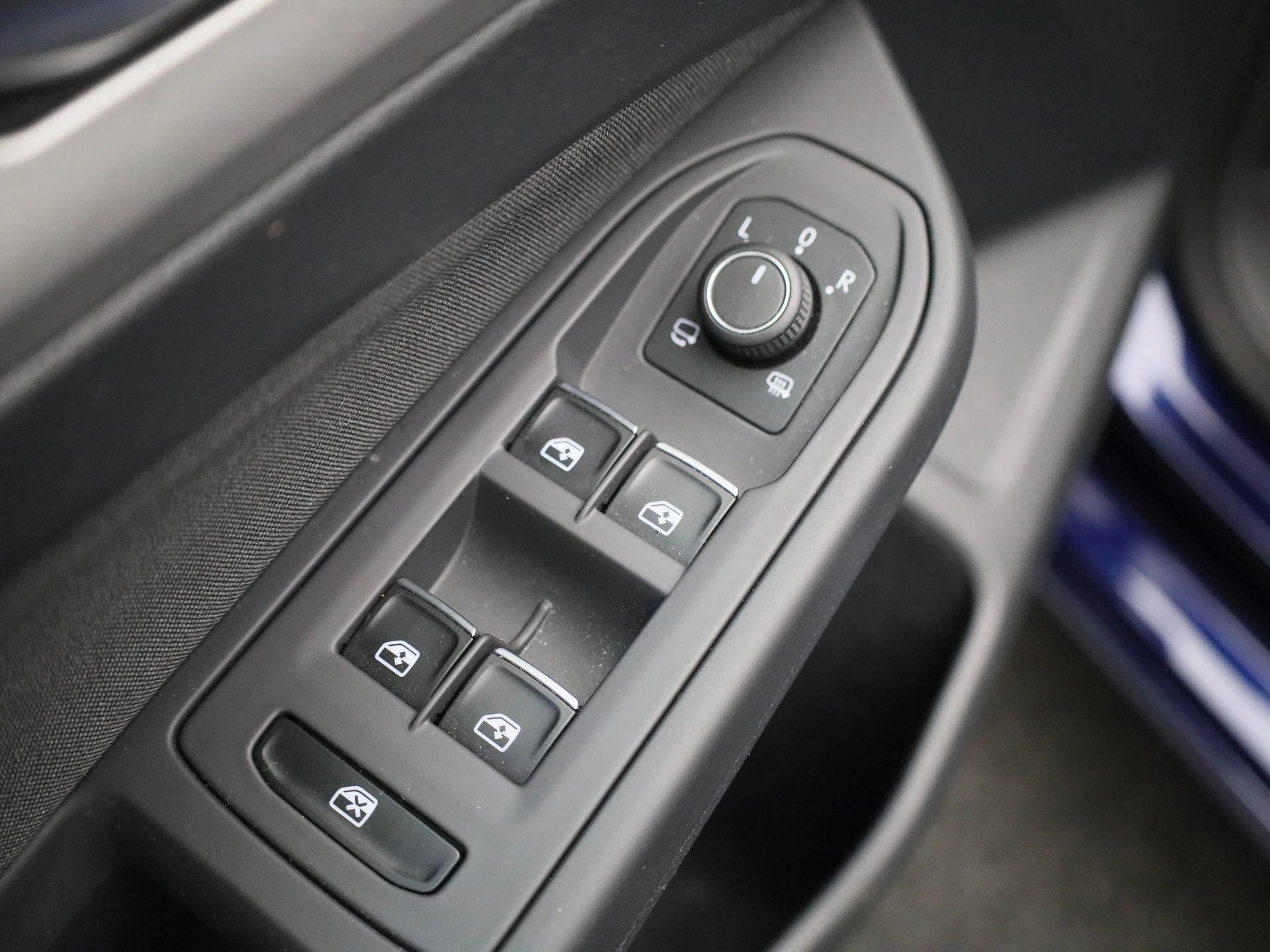 Volkswagen-Golf-image-29