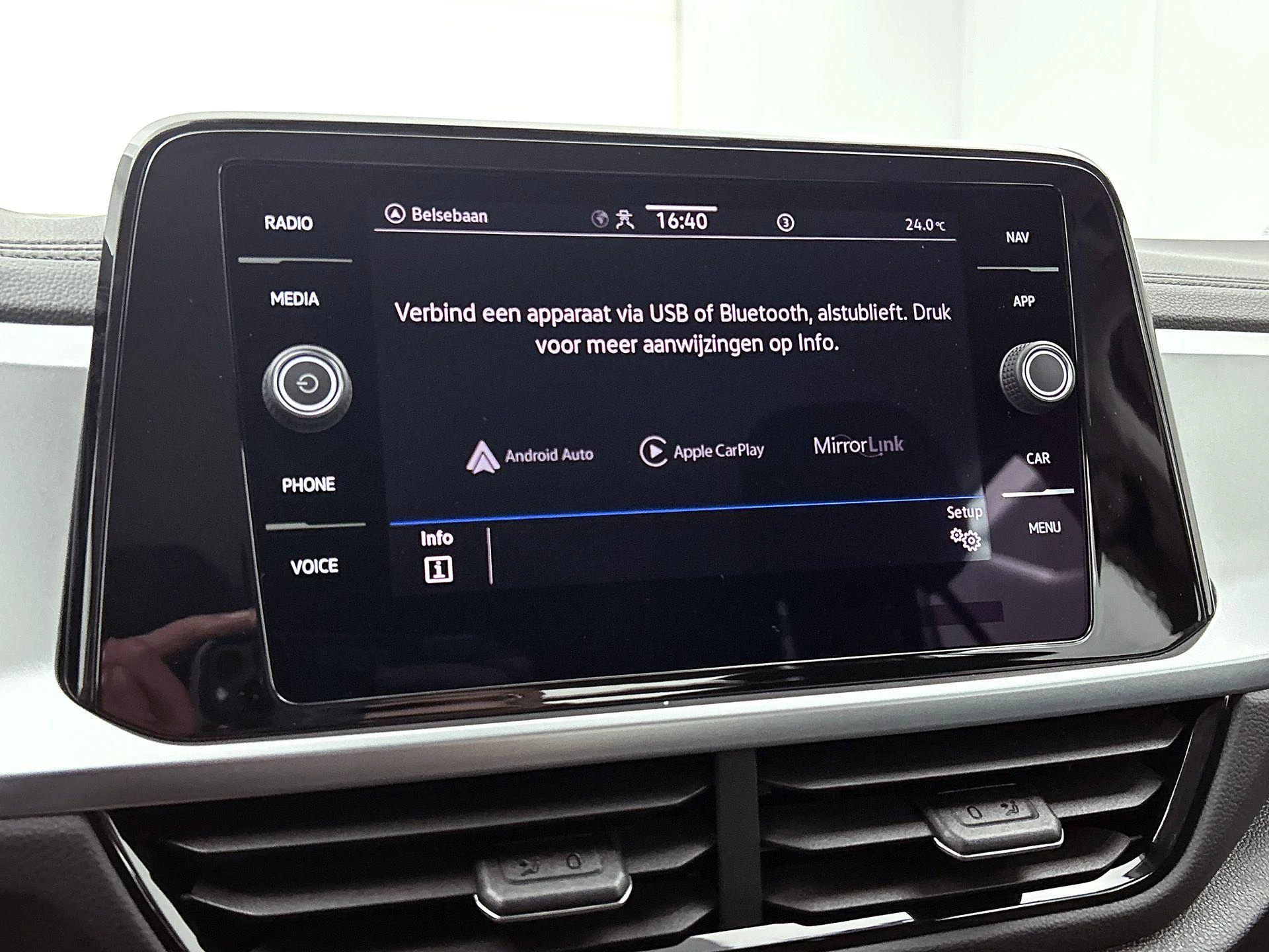Volkswagen-T-Roc-image-20