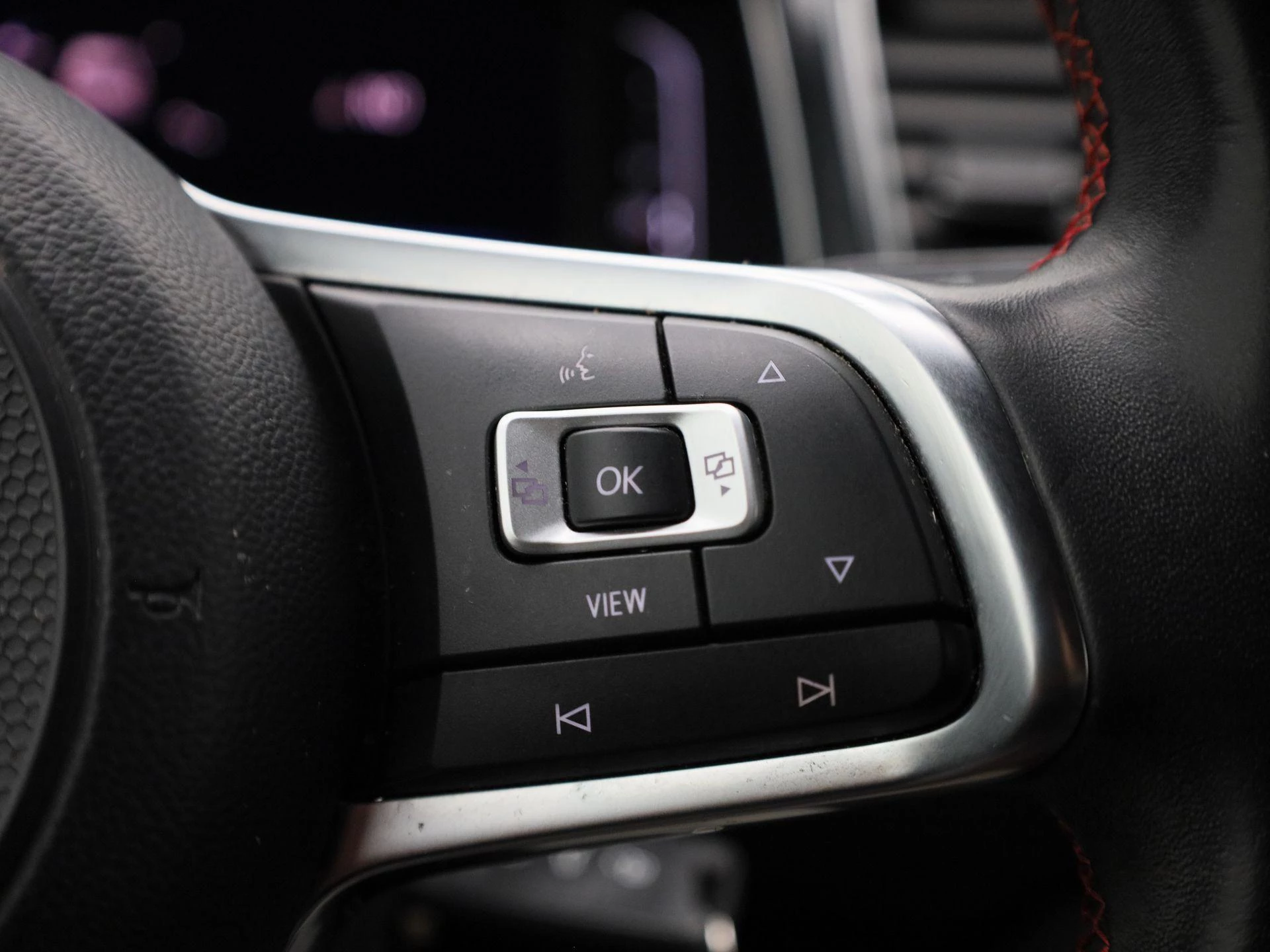 Volkswagen-T-Roc-image-26