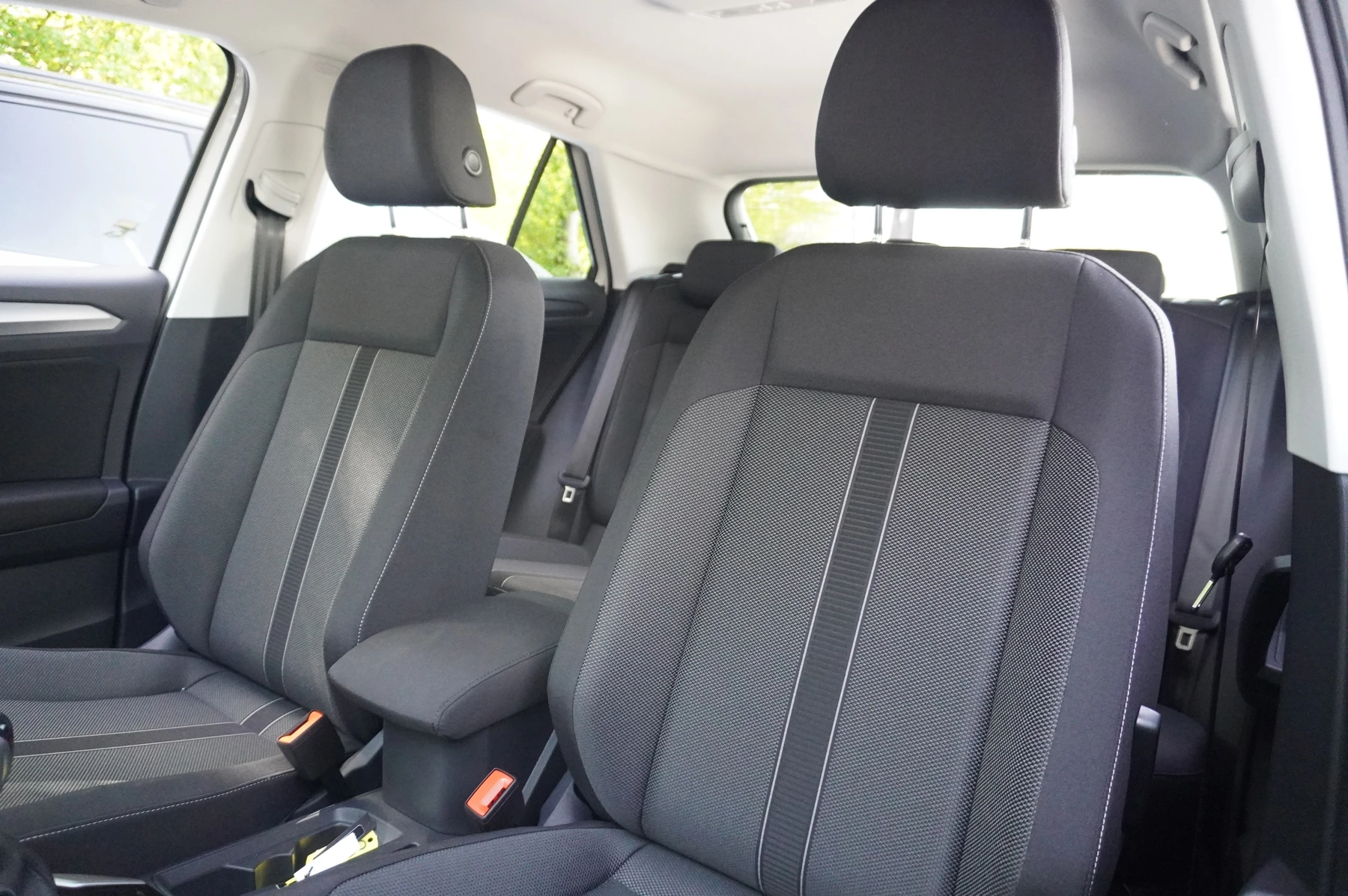 Volkswagen-T-Roc-image-35