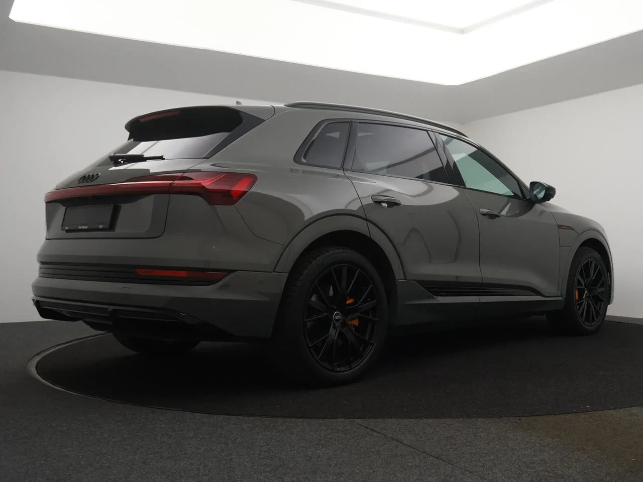 Audi e-tron Audi e-tron Competition 55 QUATTRO 408PK *AUTOMAAT*PANODAK*3X-S LINE*LEDER*ALCANTARA*B&O*360° CAMERA*...*