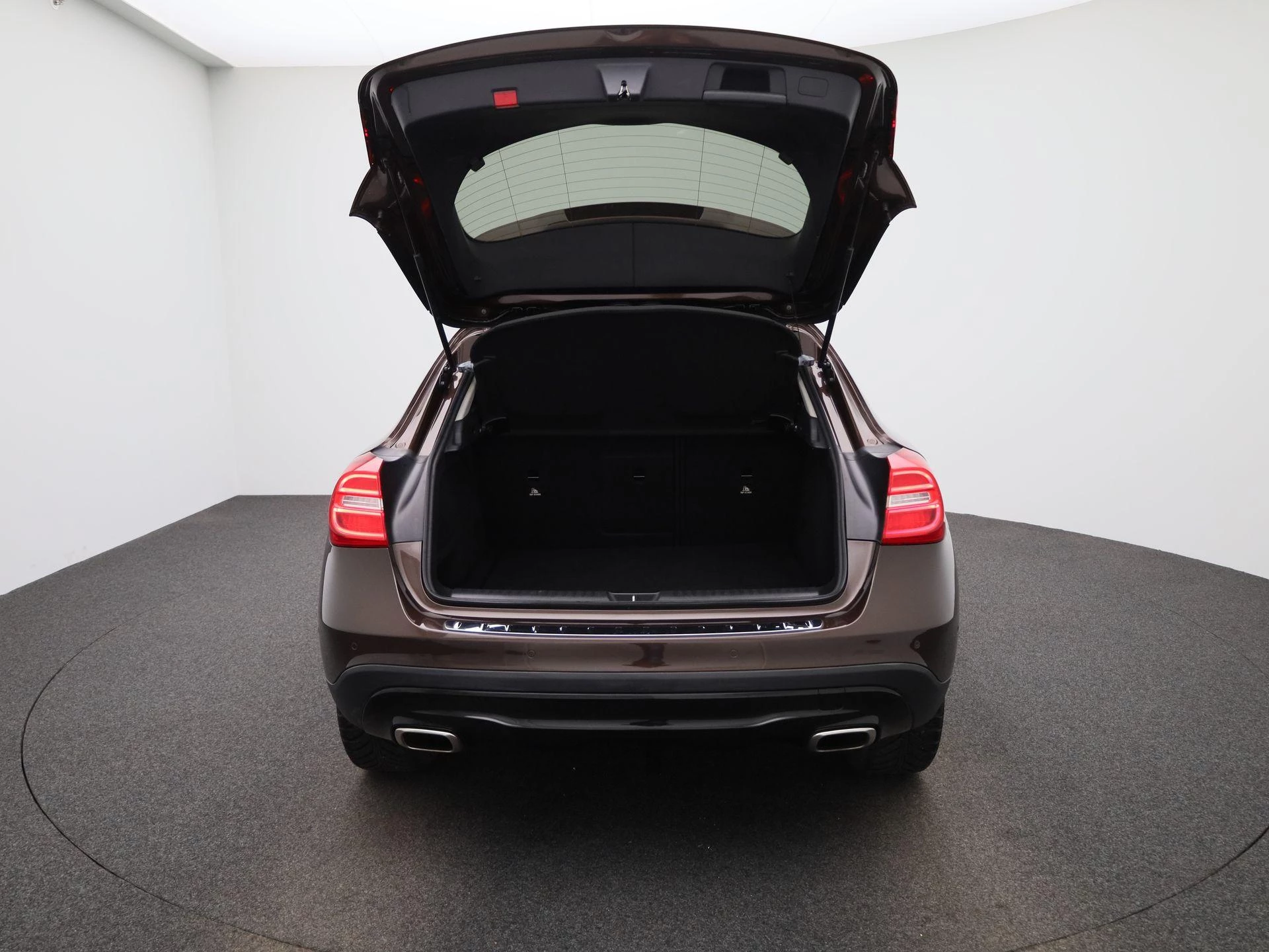 Mercedes-Benz-GLA-image-10