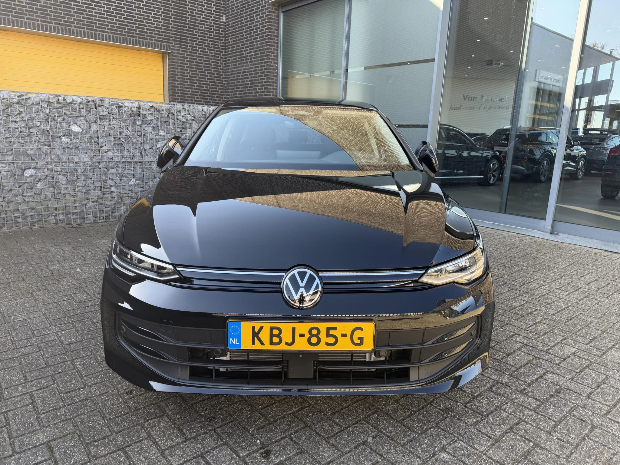 Volkswagen-Golf-image-1