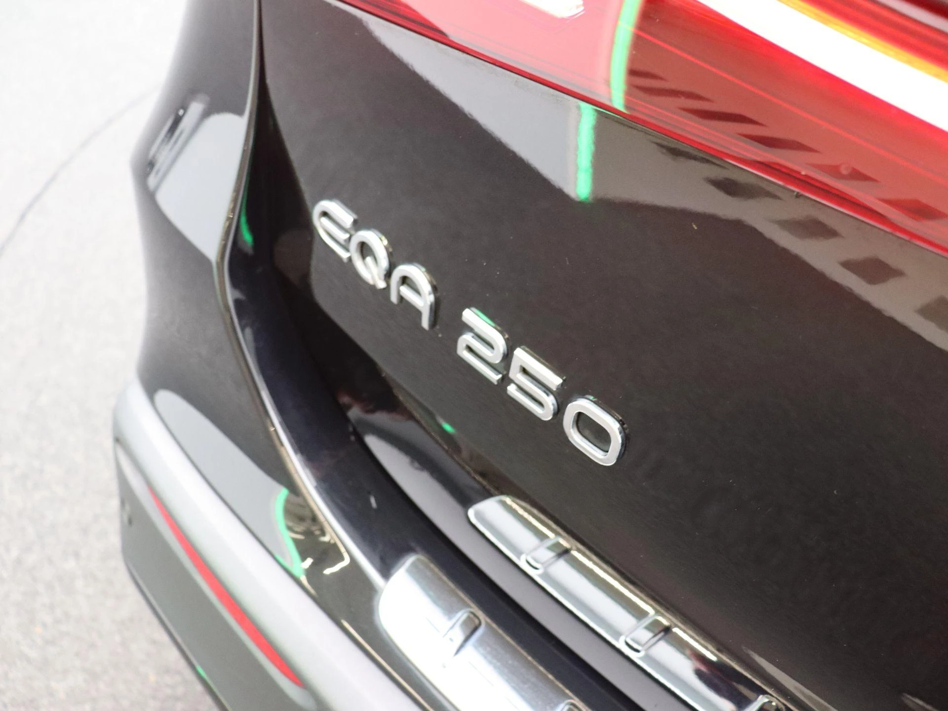 Mercedes-Benz EQA 250 AMG Line + PANORAMISCH DAK + NIGHTPAKKET +