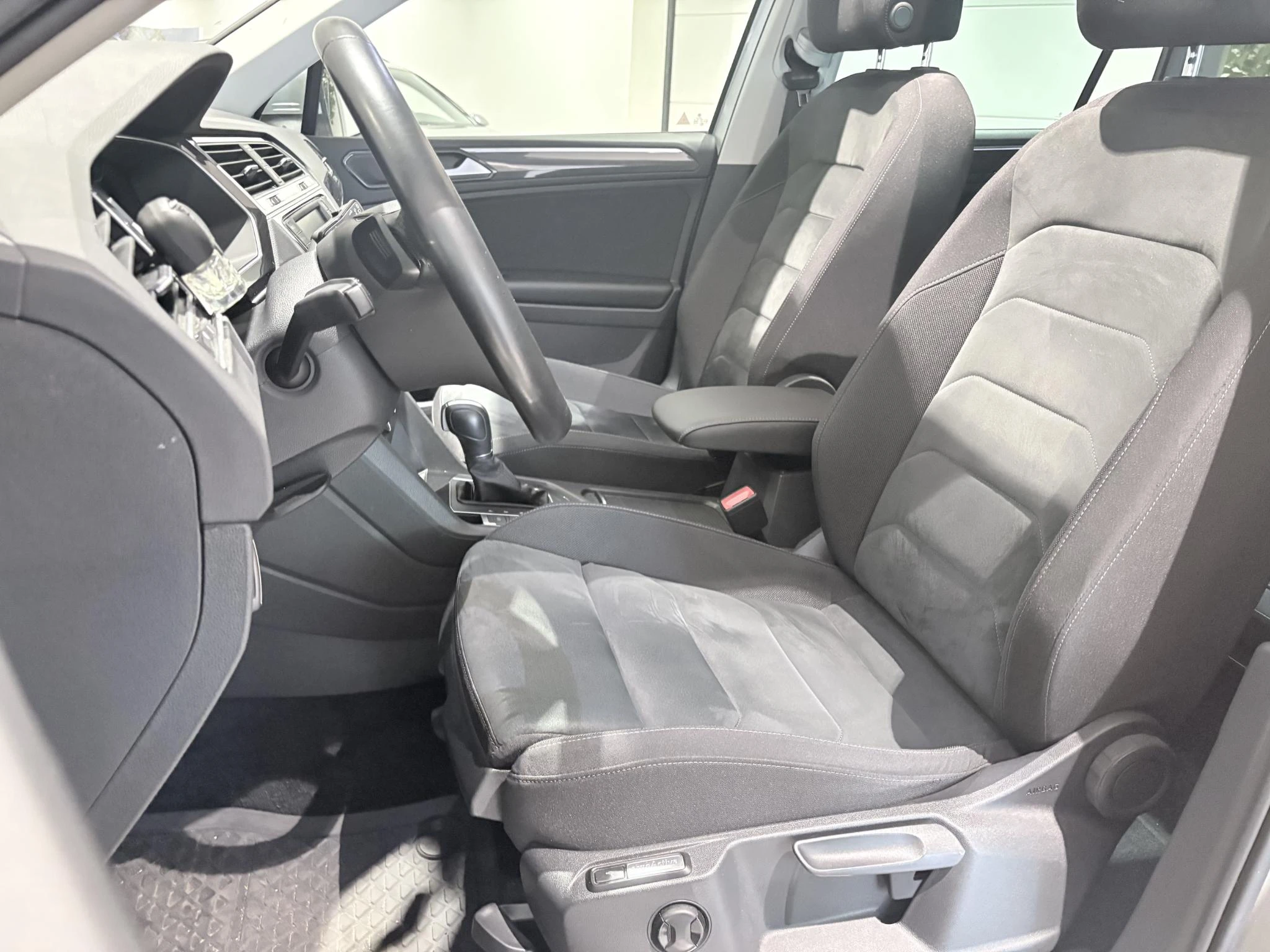 Volkswagen-Tiguan-image-10