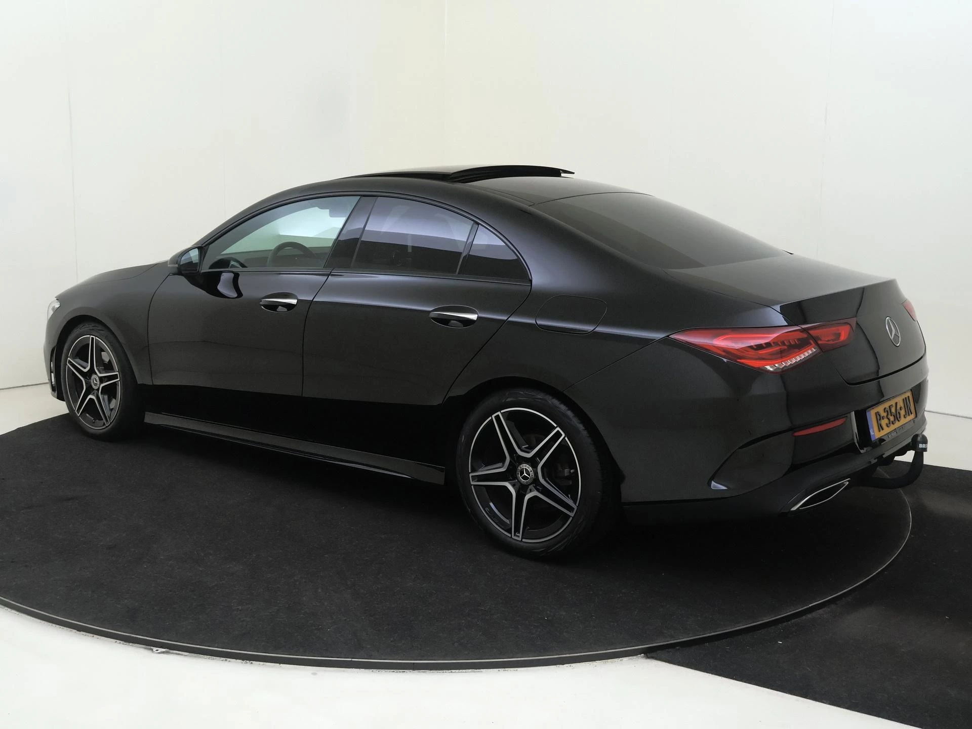 Mercedes-Benz-CLA-image-2