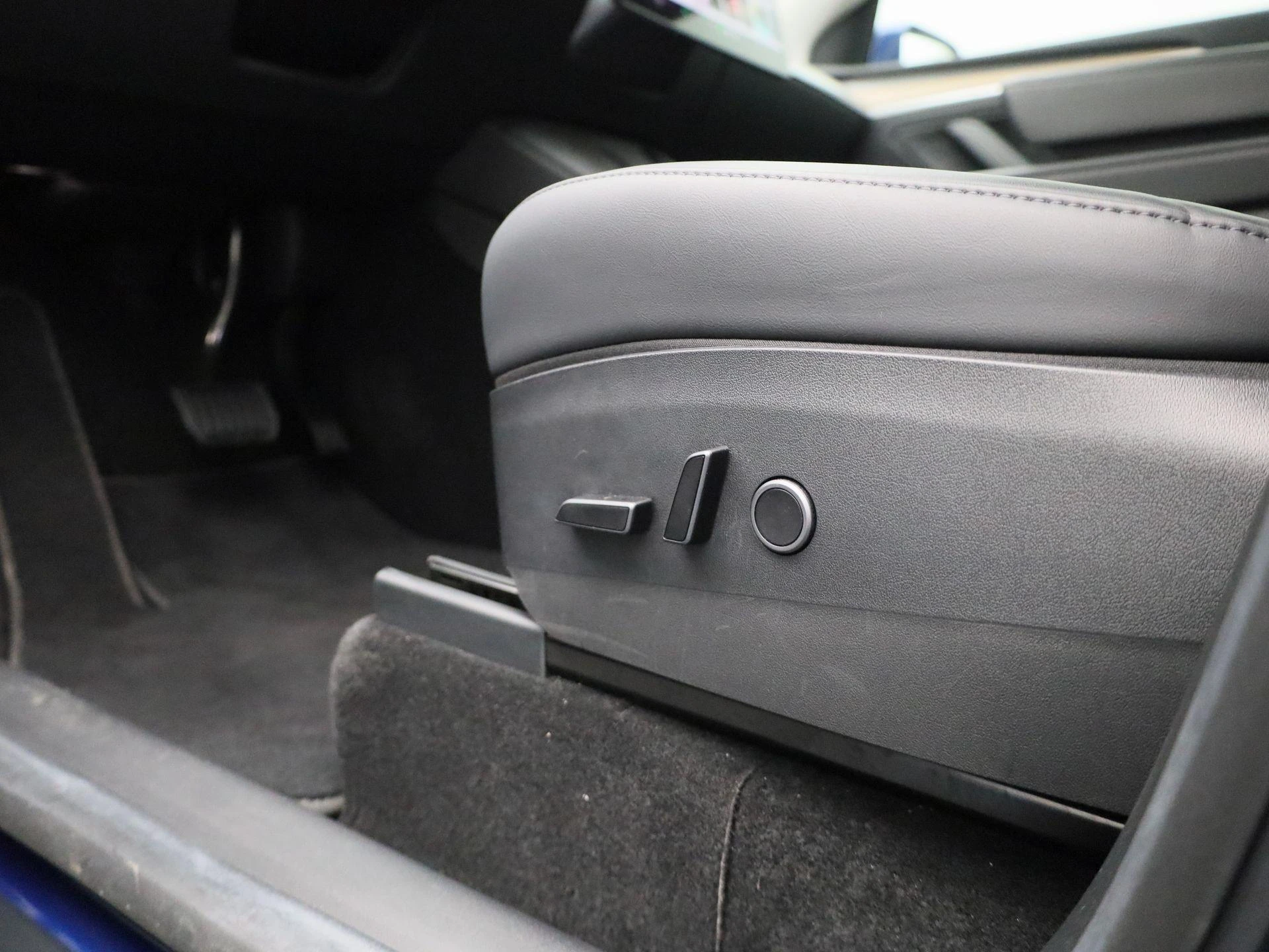 Tesla-Model Y-image-41