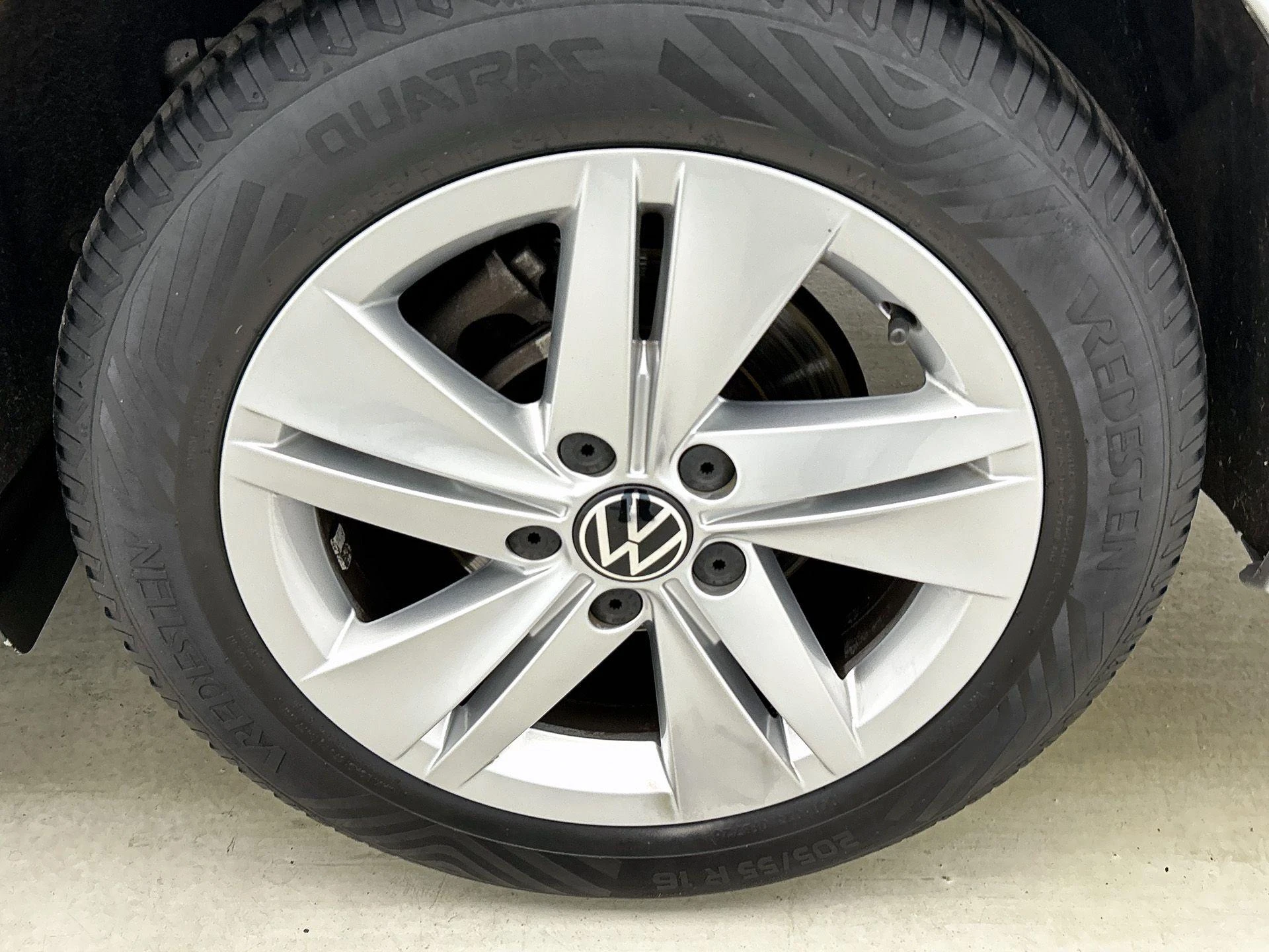 Volkswagen-Golf-image-31