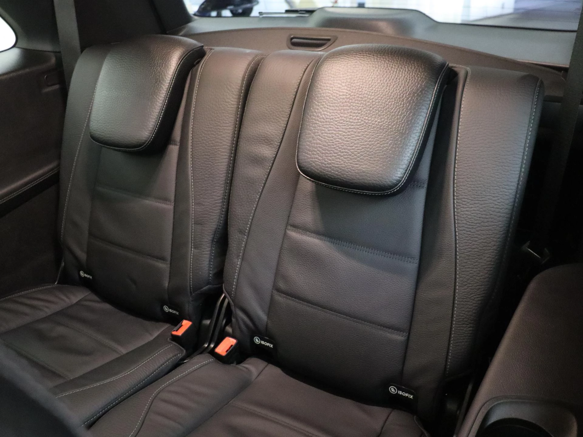 Mercedes-Benz-GLS-image-12