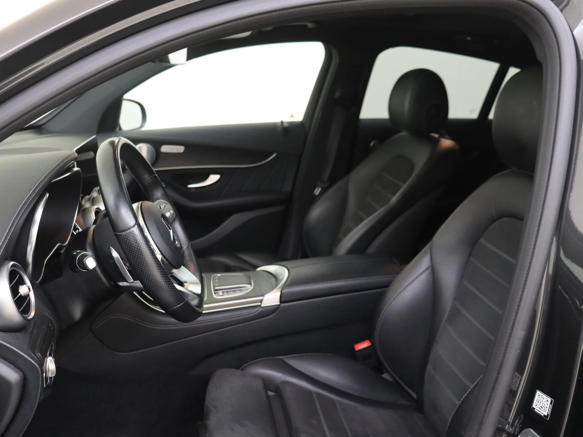 Mercedes-Benz-GLC-image-12