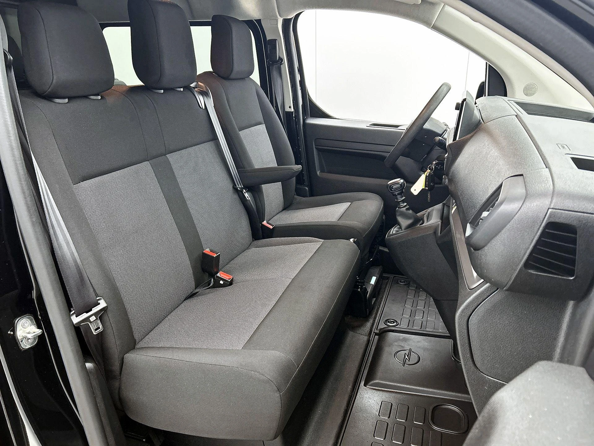 Opel-Vivaro-image-36