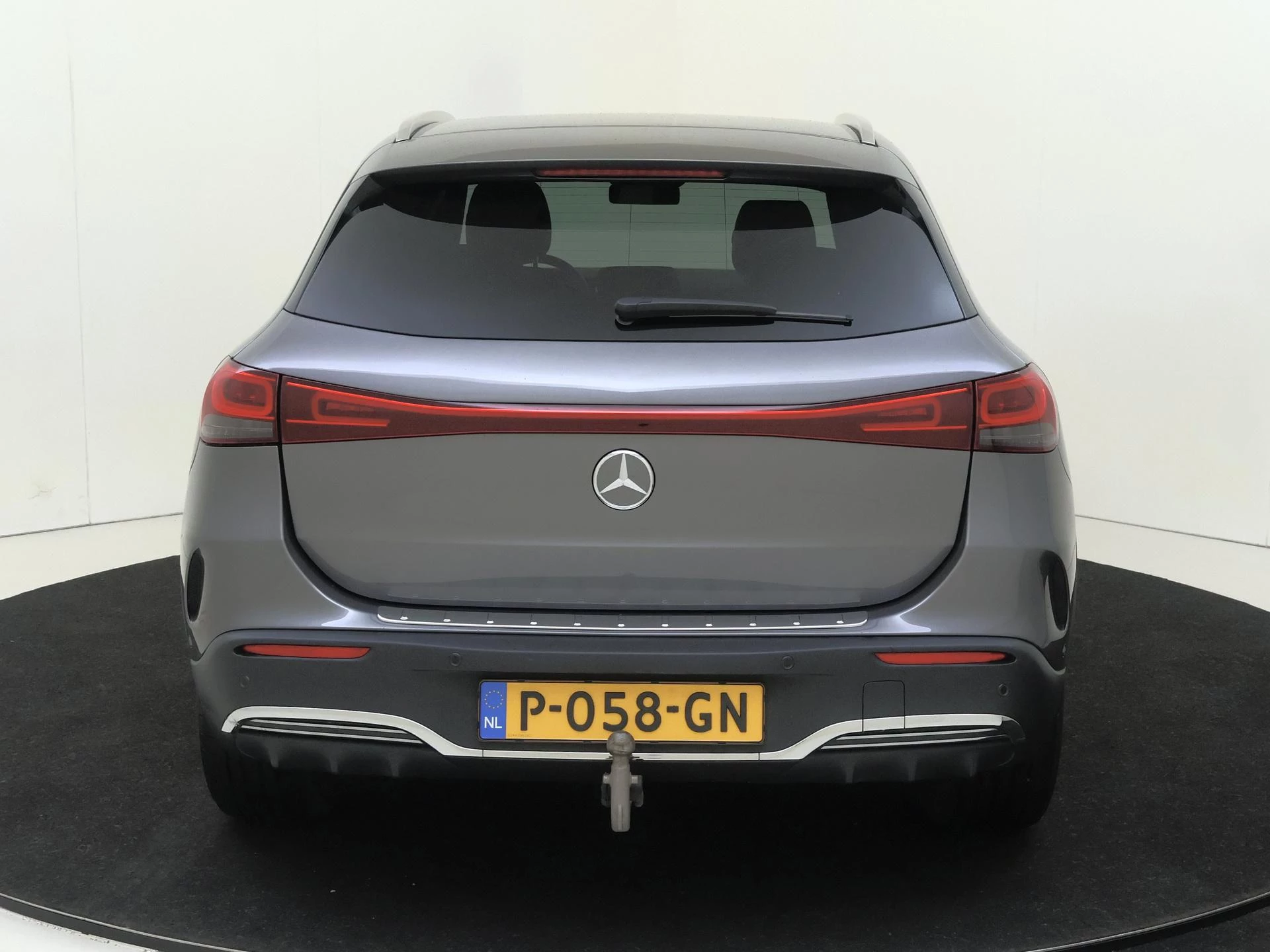 Mercedes-Benz-EQA-image-6