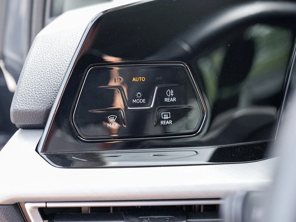 Volkswagen-Golf-image-16